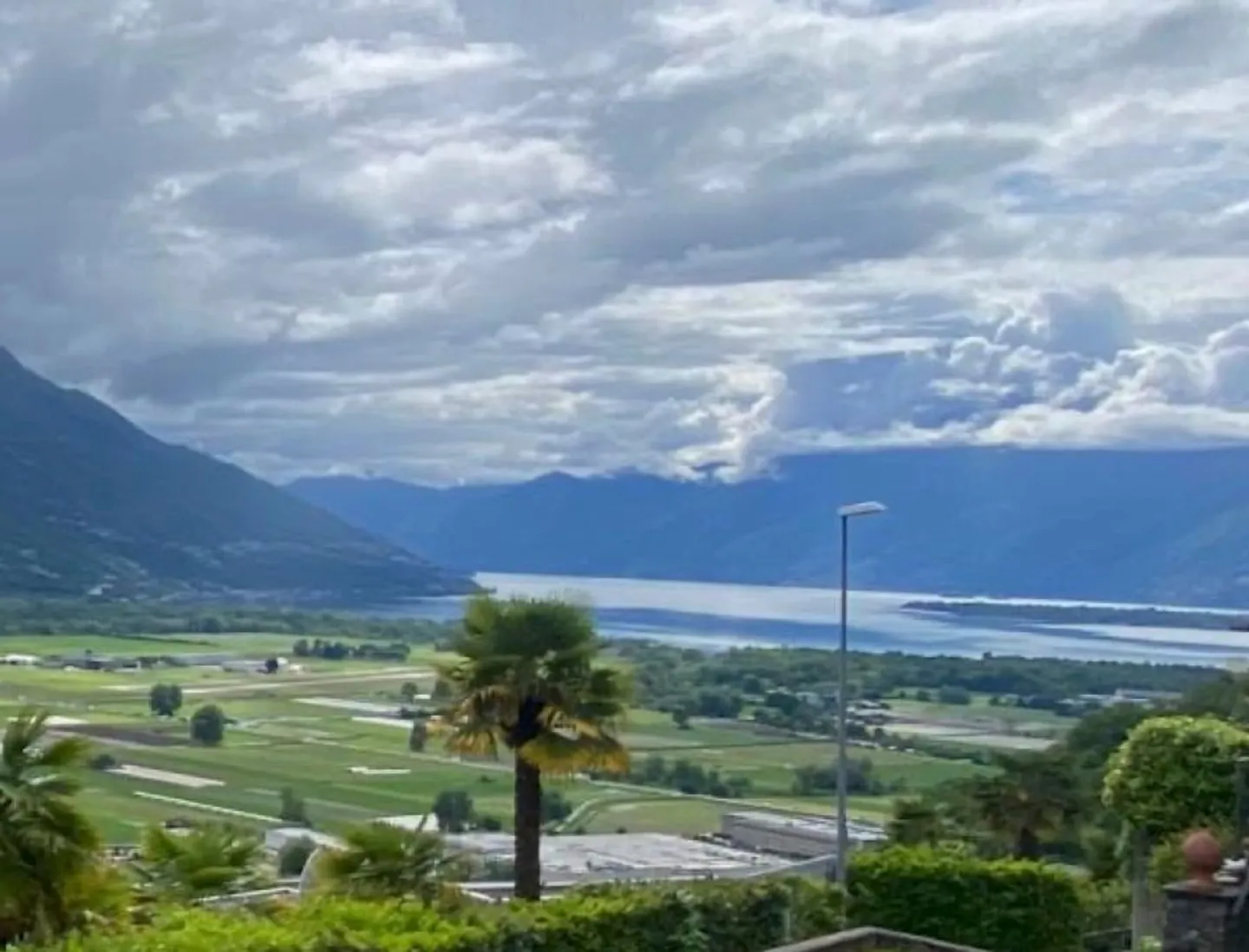Building land with 1143m2 with lake view - Photo 1 of 5