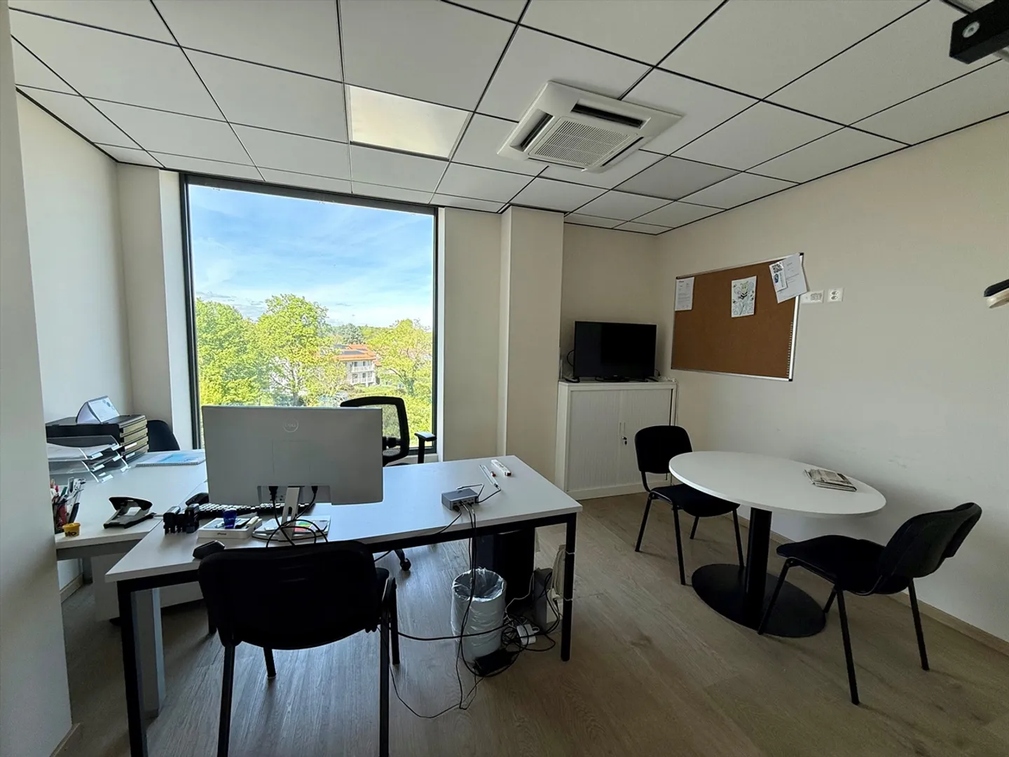 1226 THONEX - Bureaux de 305 m2 au 3ème étage d'un immeuble moderne - Photo 4 sur 9