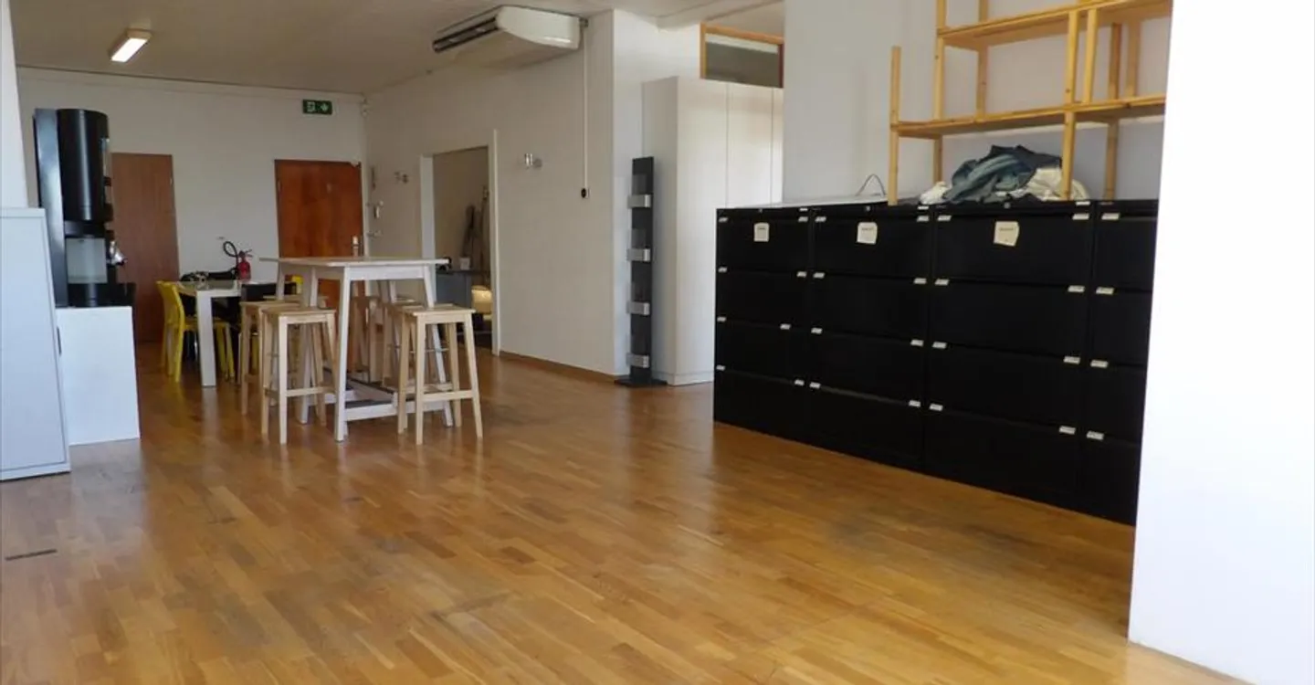 Office space for rent - Photo 8 of 13