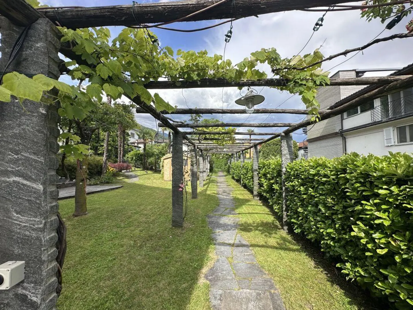 Charming Vintage Apartment with Garden - Photo 16 of 30