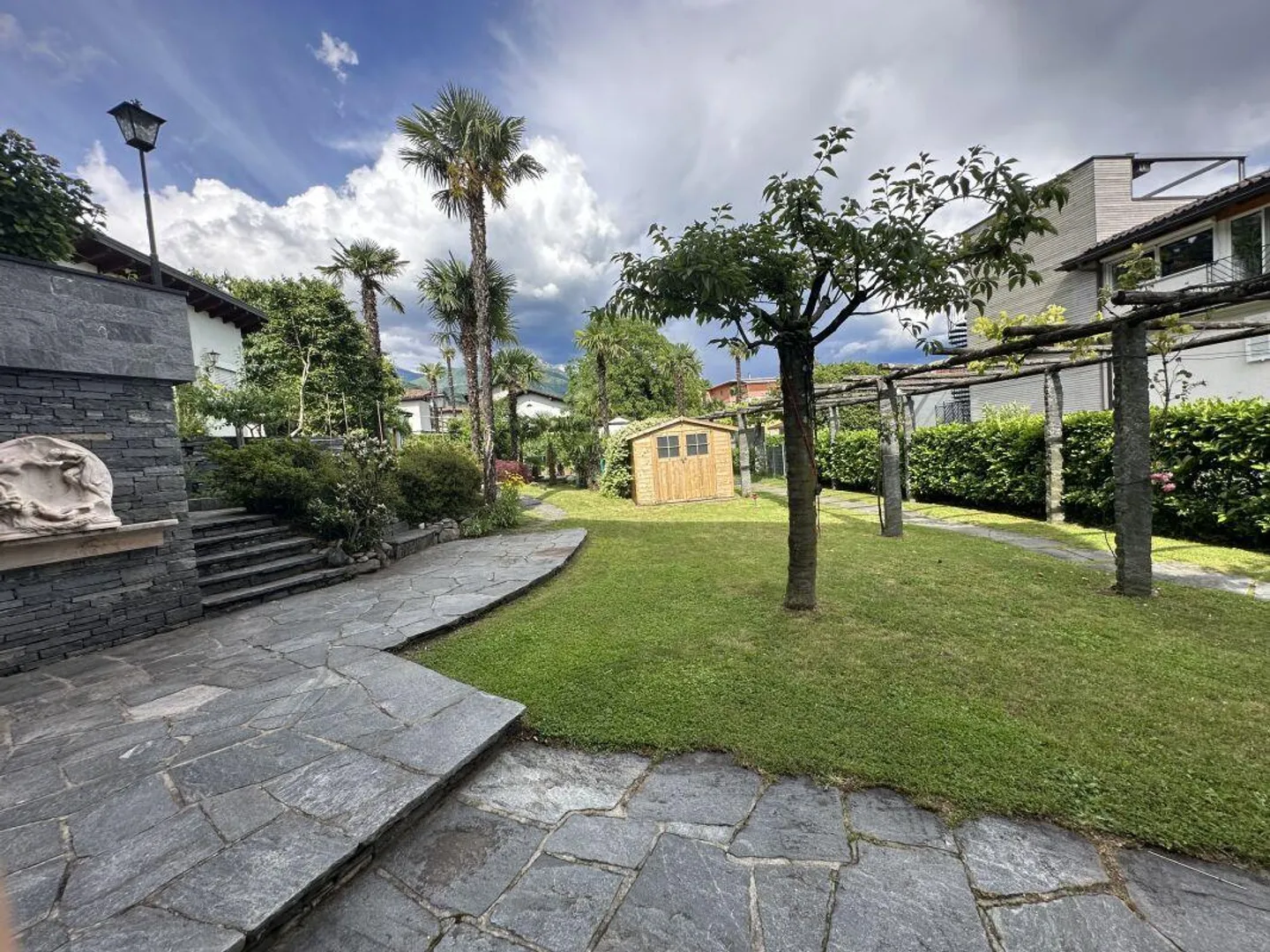 Charming Vintage Apartment with Garden - Photo 17 of 30