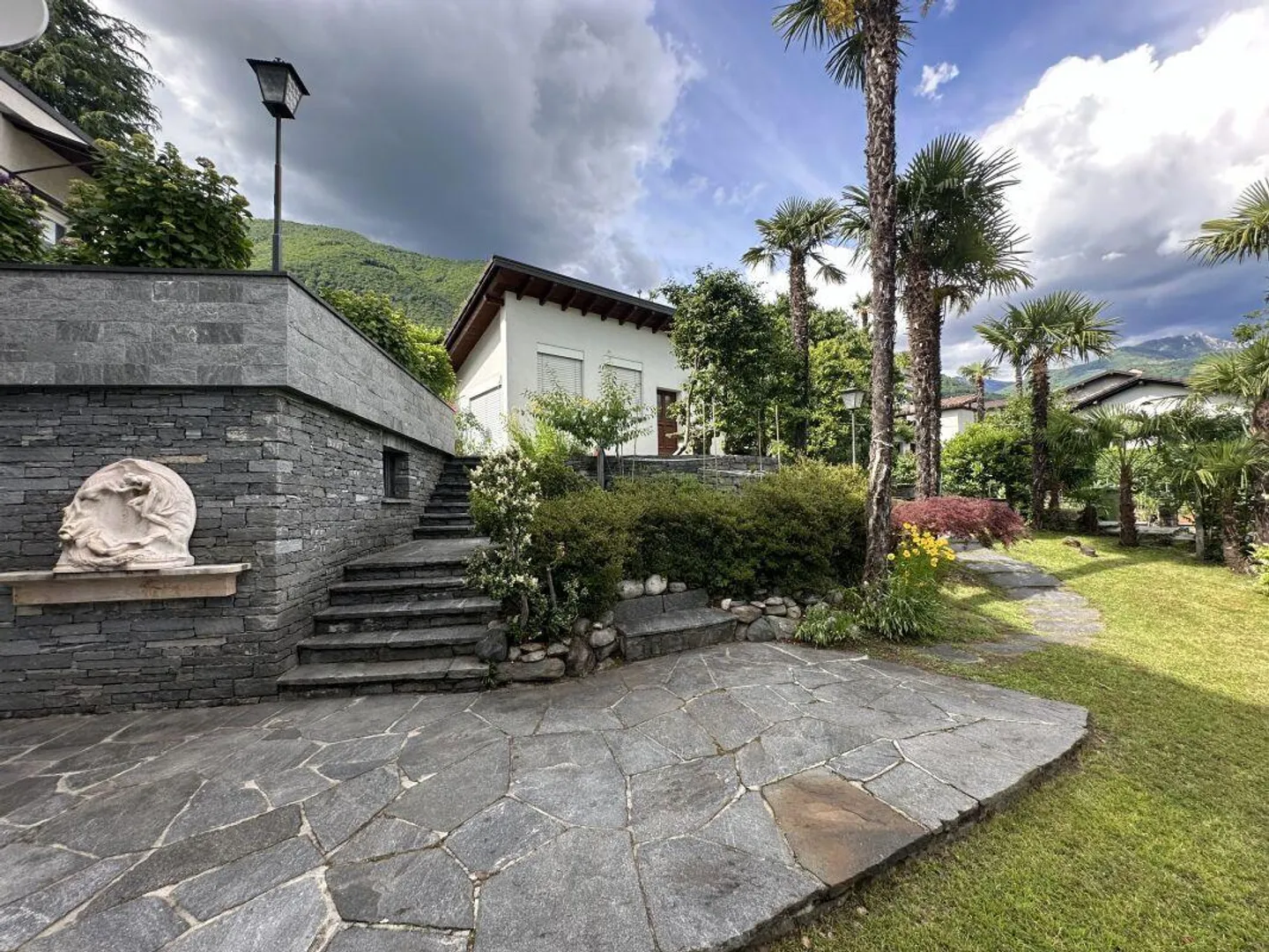 Charming Vintage Apartment with Garden - Photo 18 of 30