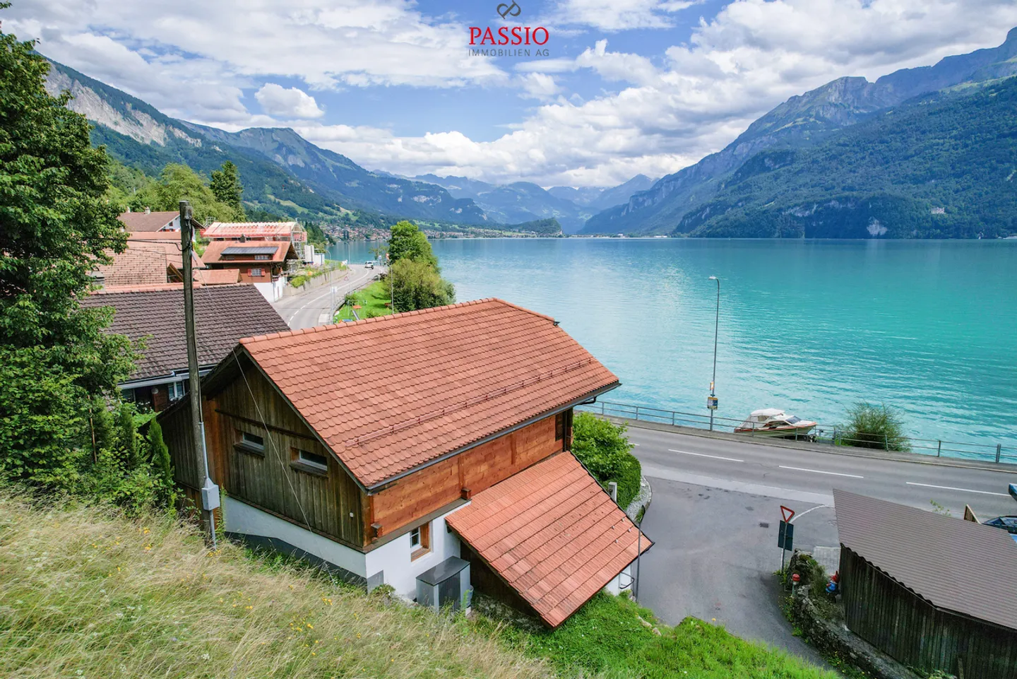 Casa storica di 3,5 stanze con studio di 1 stanza direttamente sul lago di Brienz - Foto 1 di 33