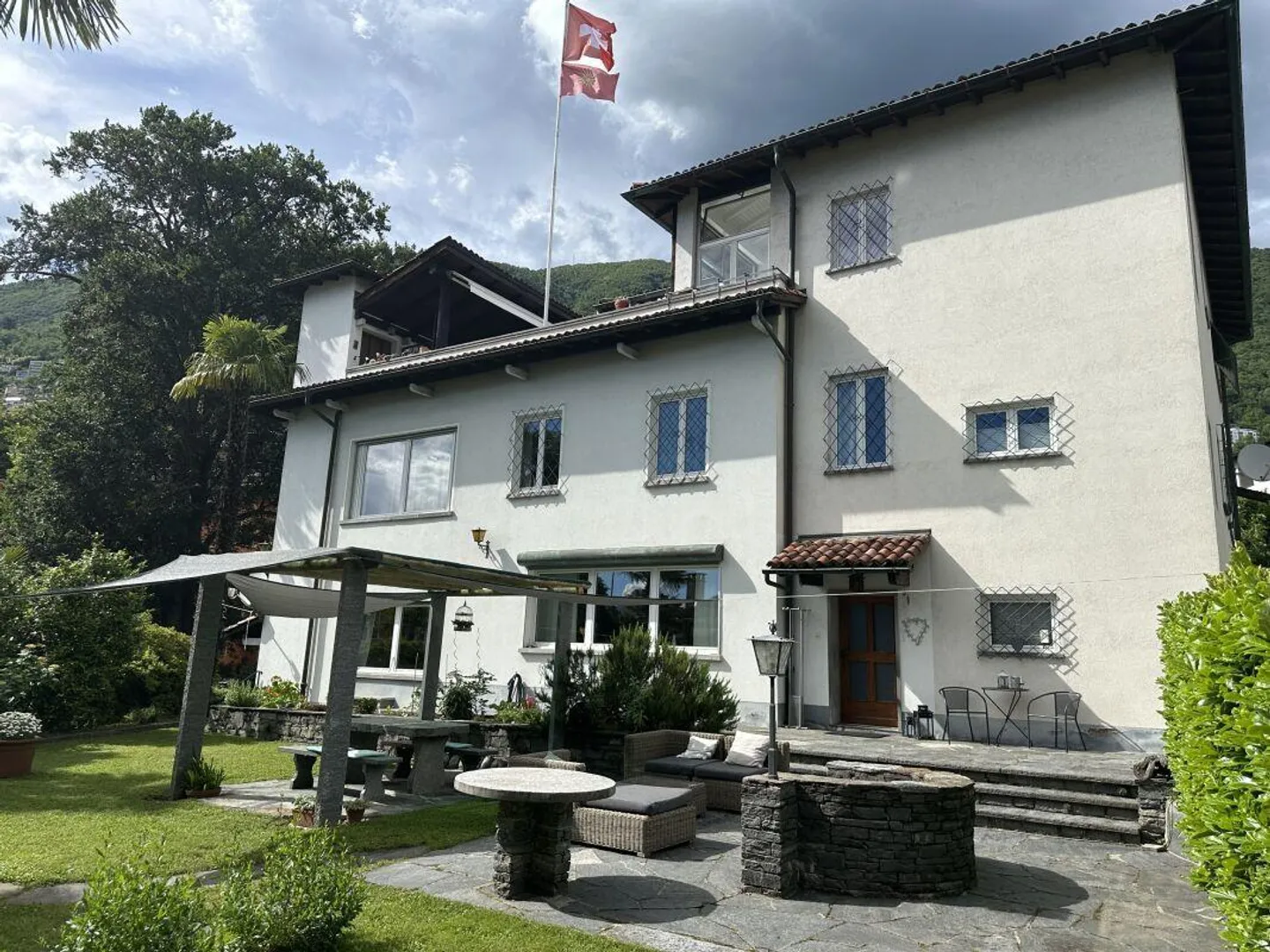 Charming Vintage Apartment with Garden - Photo 19 of 30