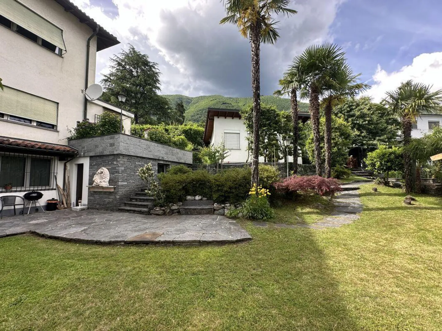 Charming Vintage Apartment with Garden - Photo 13 of 30