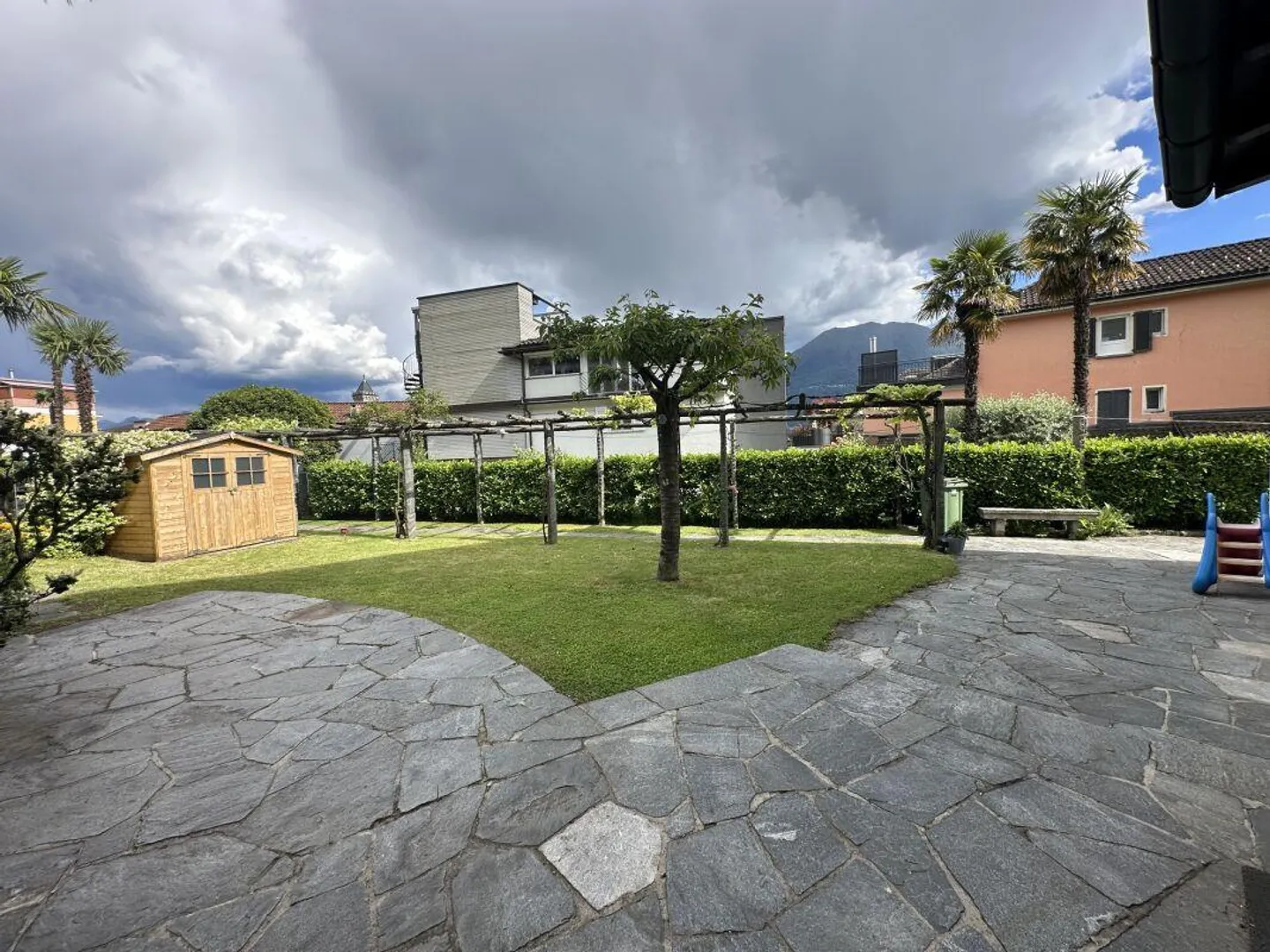 Charming Vintage Apartment with Garden - Photo 14 of 30