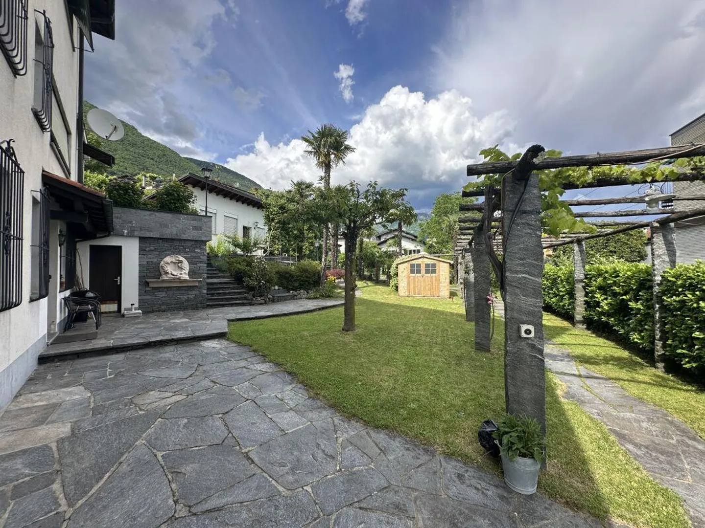 Charming Vintage Apartment with Garden - Photo 15 of 30