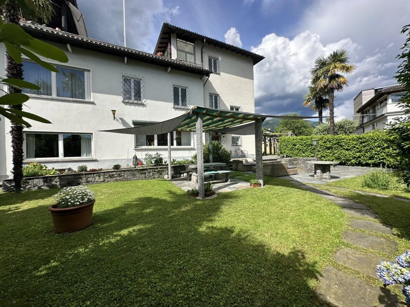 Charming Vintage Apartment with Garden - Photo 22 of 30