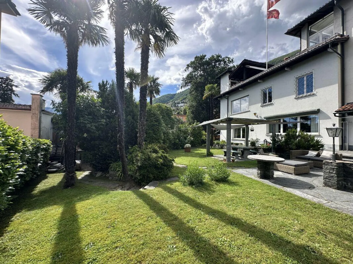 Charming Vintage Apartment with Garden - Photo 24 of 30