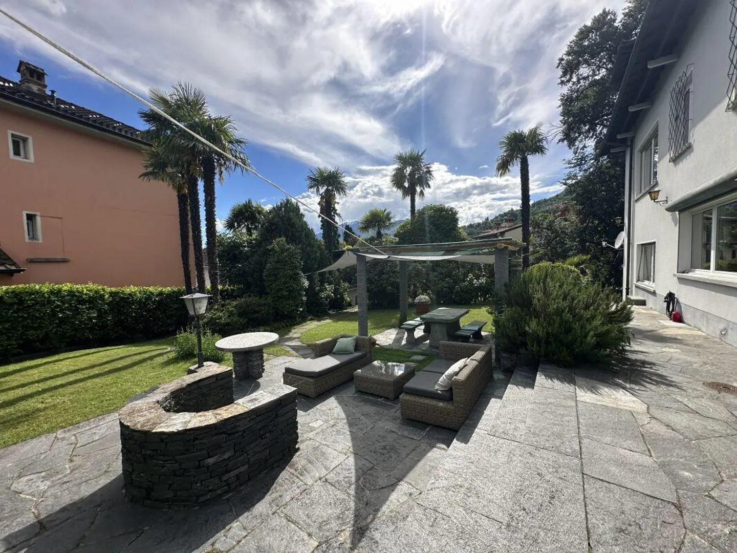 Charming Vintage Apartment with Garden - Photo 25 of 30