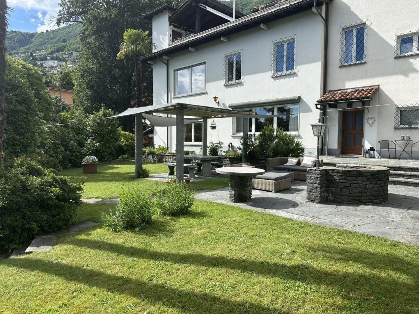 Charming Vintage Apartment with Garden - Photo 28 of 30