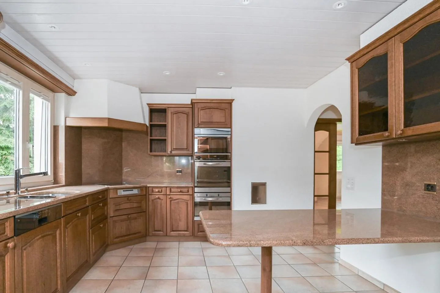 Your Family Retreat – 7.5 Rooms and a Large Garden - Photo 7 of 8