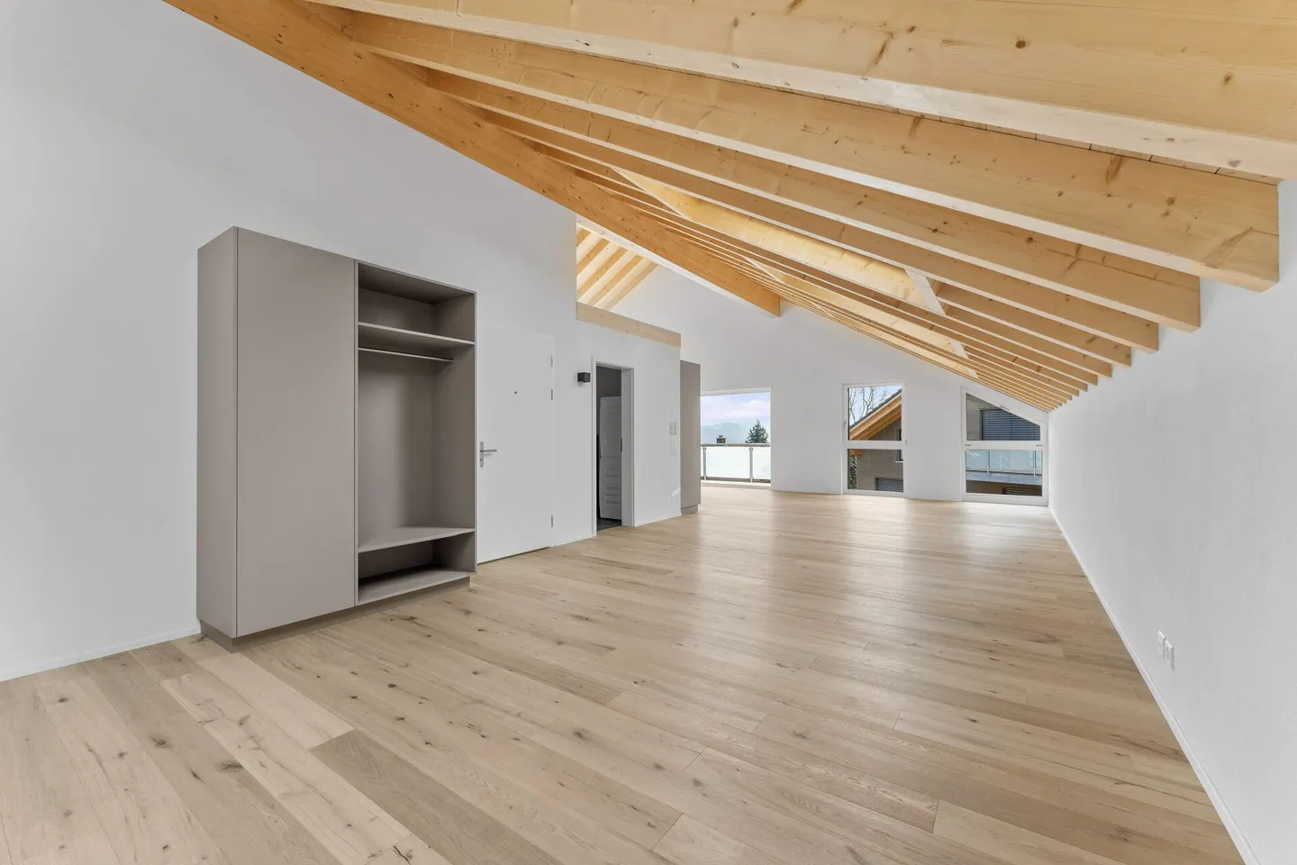 Première occupation : appartement moderne de 3,5 pièces au dernier étage sud - Photo 2 sur 19