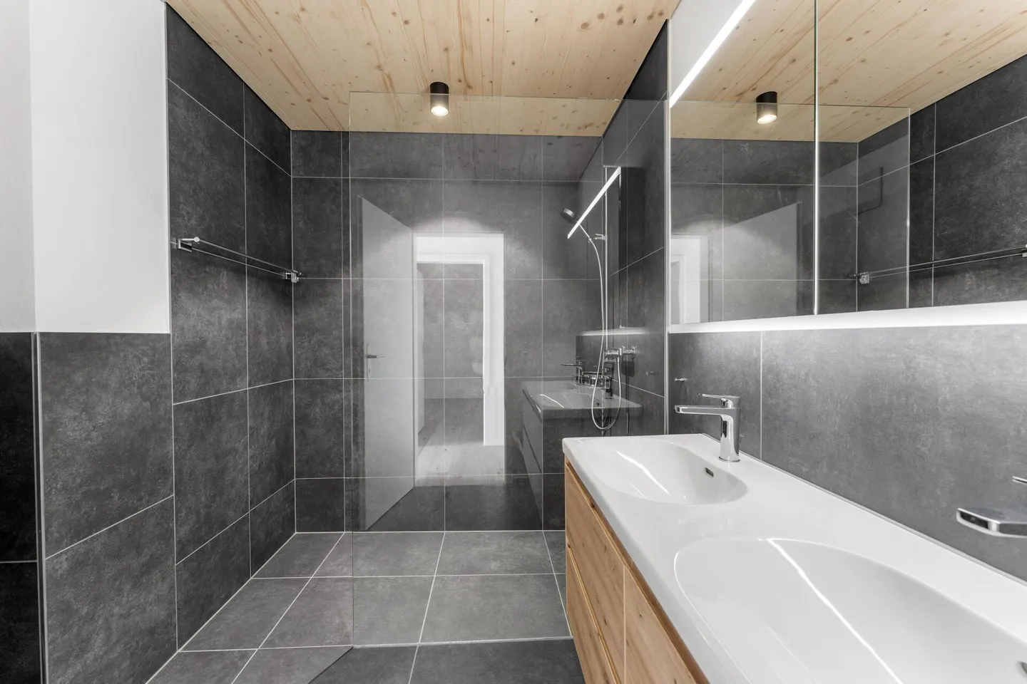 Première occupation : appartement moderne de 3,5 pièces au dernier étage sud - Photo 14 sur 19