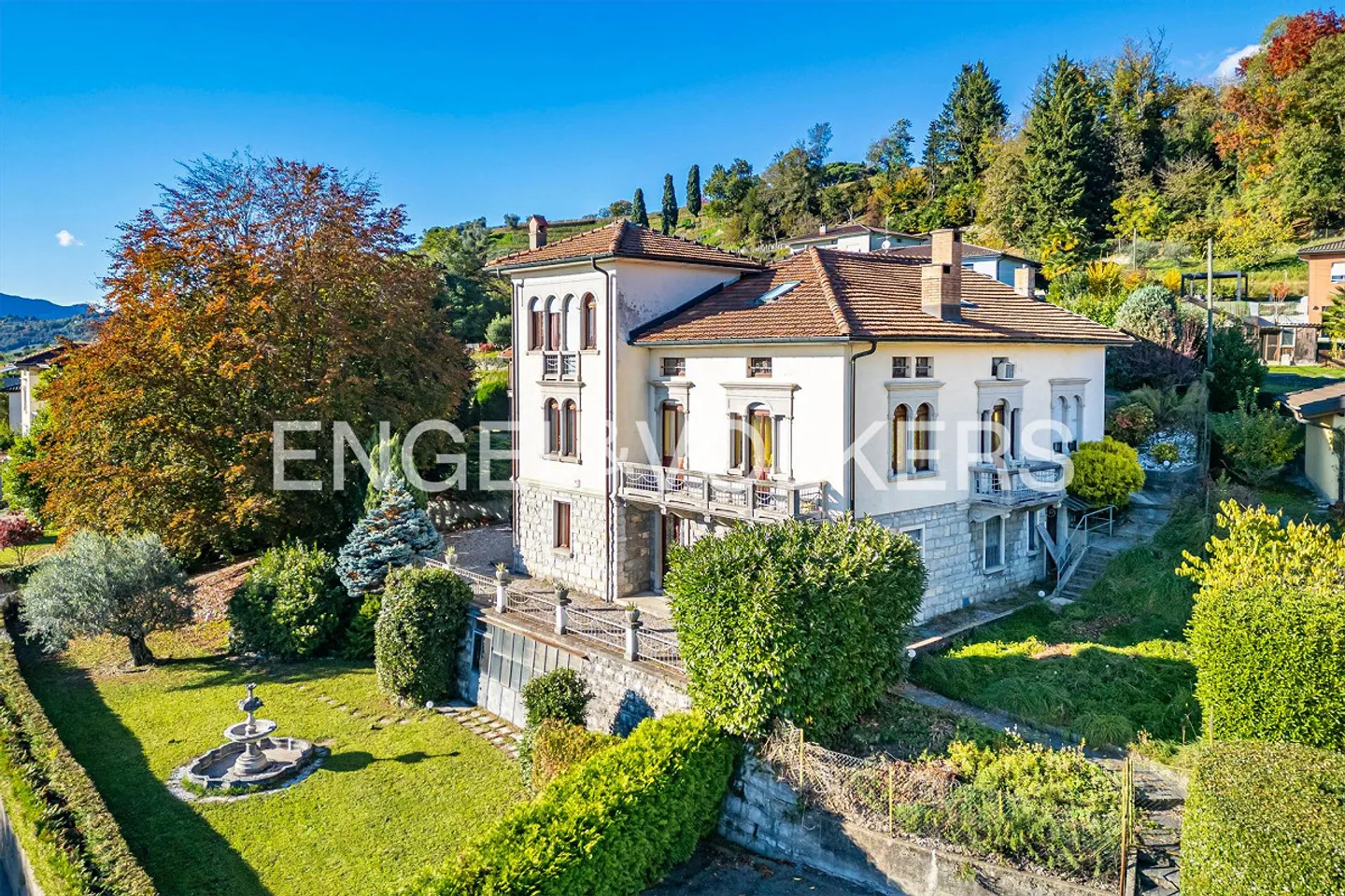 Villa raffinée du passé dans le vert du Mendrisiotto - Photo 1 sur 9