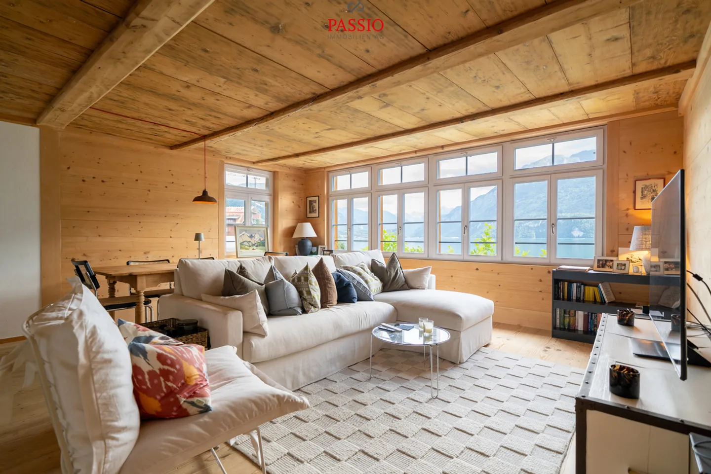 Casa storica di 3,5 stanze con studio di 1 stanza direttamente sul lago di Brienz - Foto 2 di 33