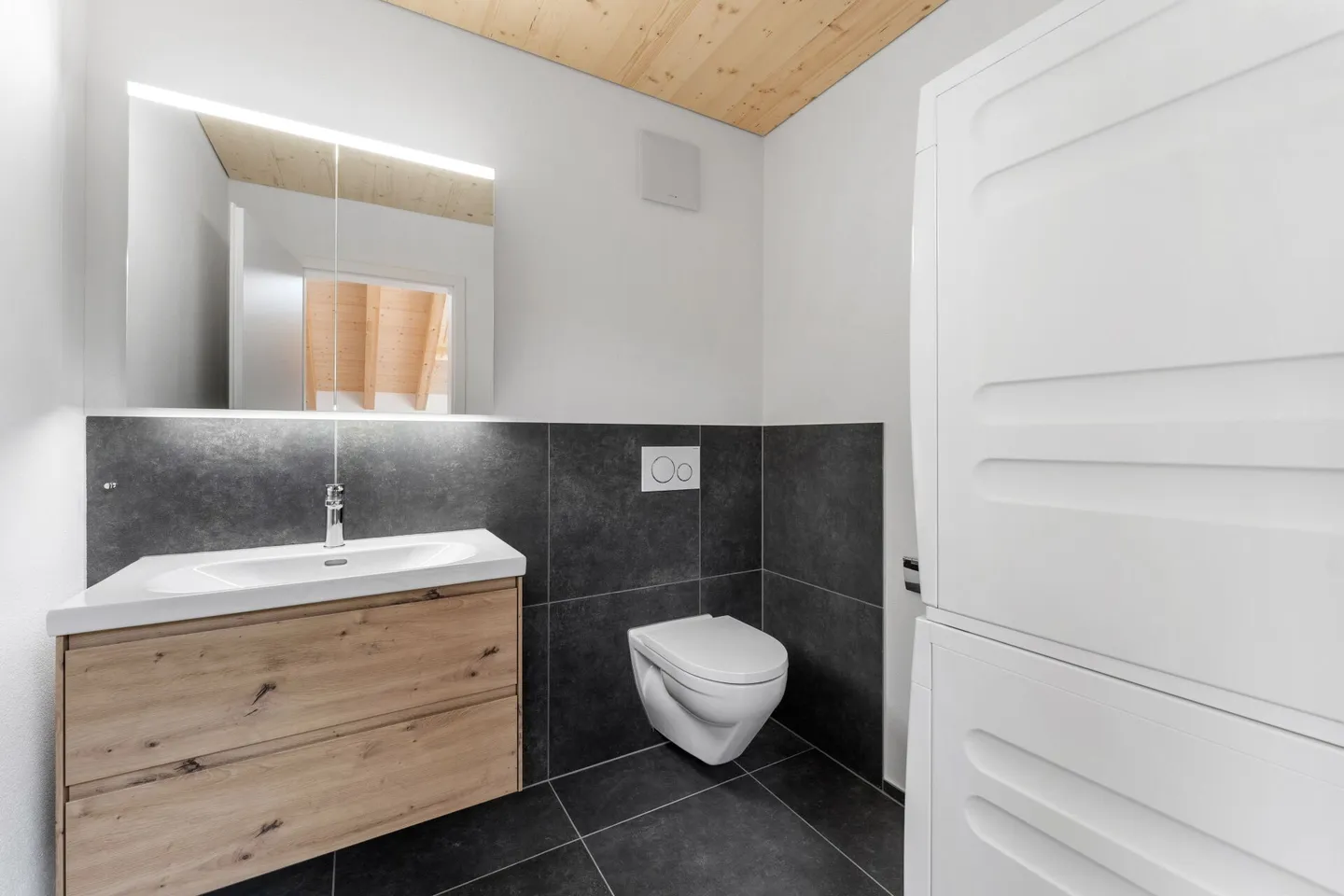 Première occupation : appartement moderne de 3,5 pièces au dernier étage sud - Photo 17 sur 19