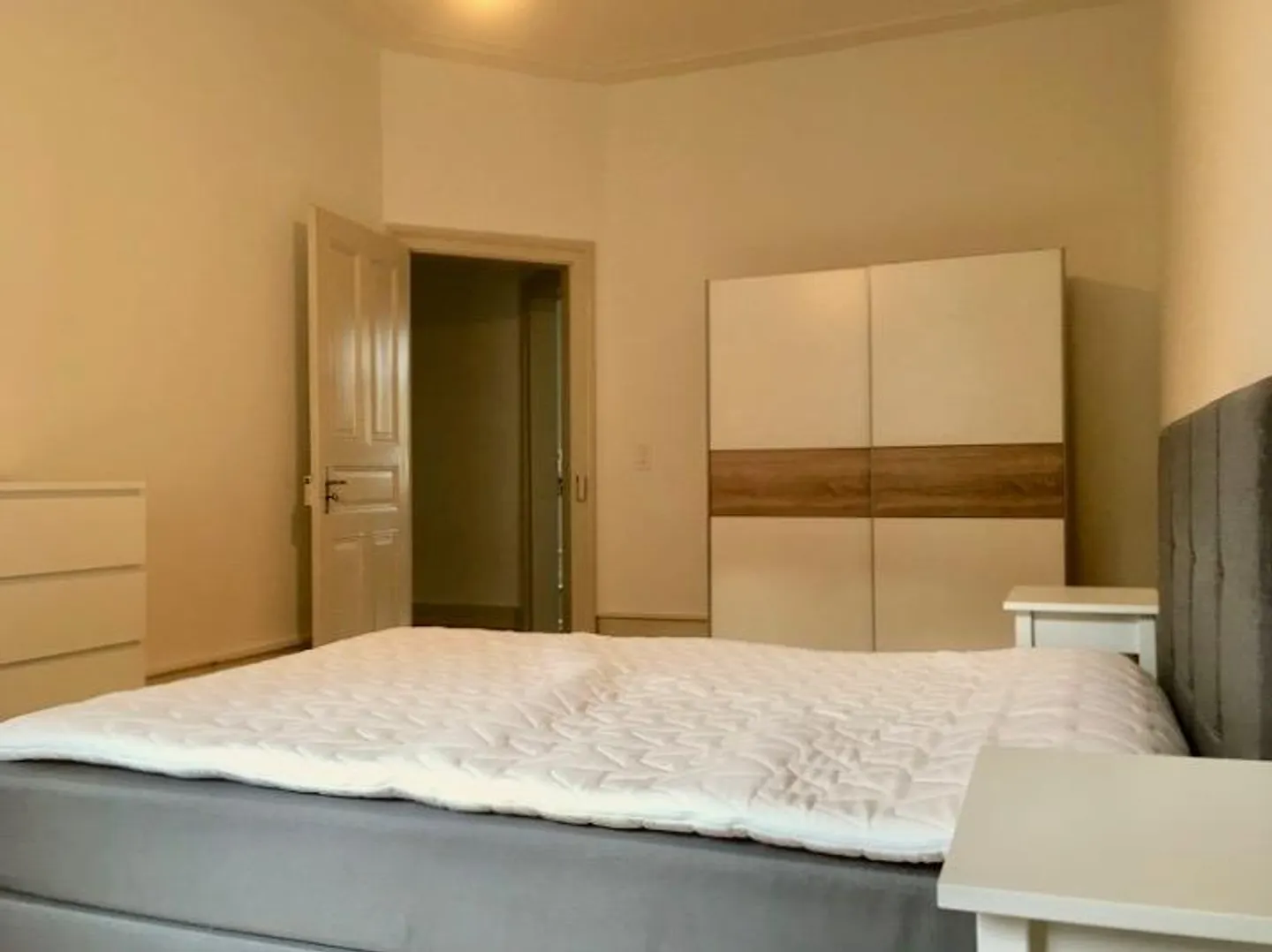 Furnished Room in Prime Location - Photo 3 of 8