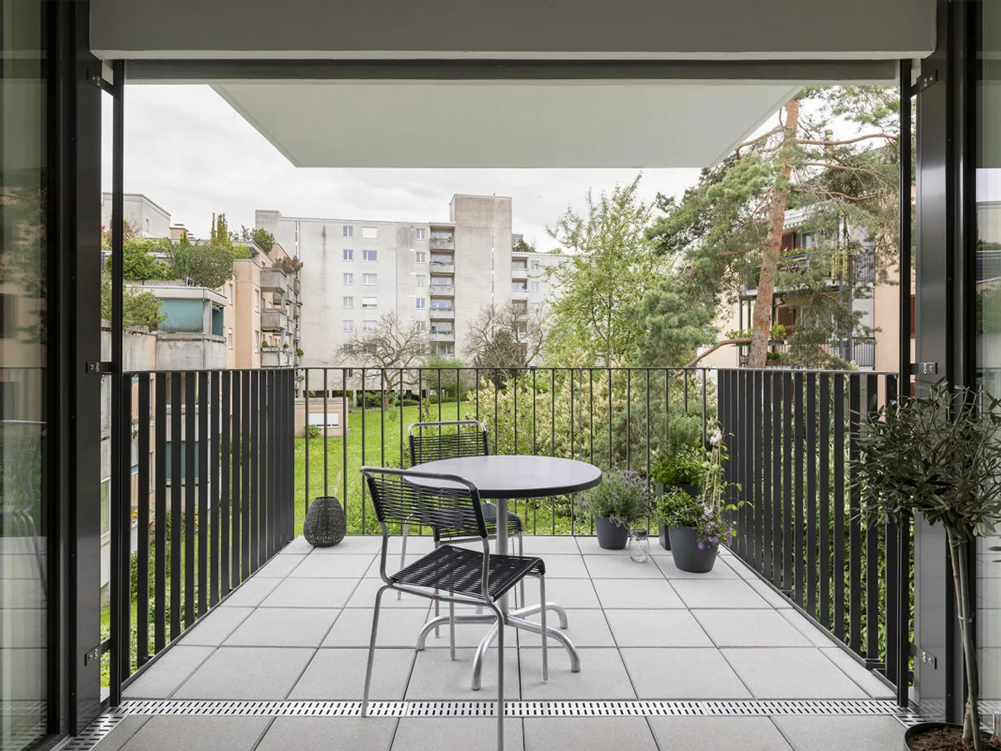 Appartement moderne de 2,5 pièces au standard de propriété - Photo 3 sur 7