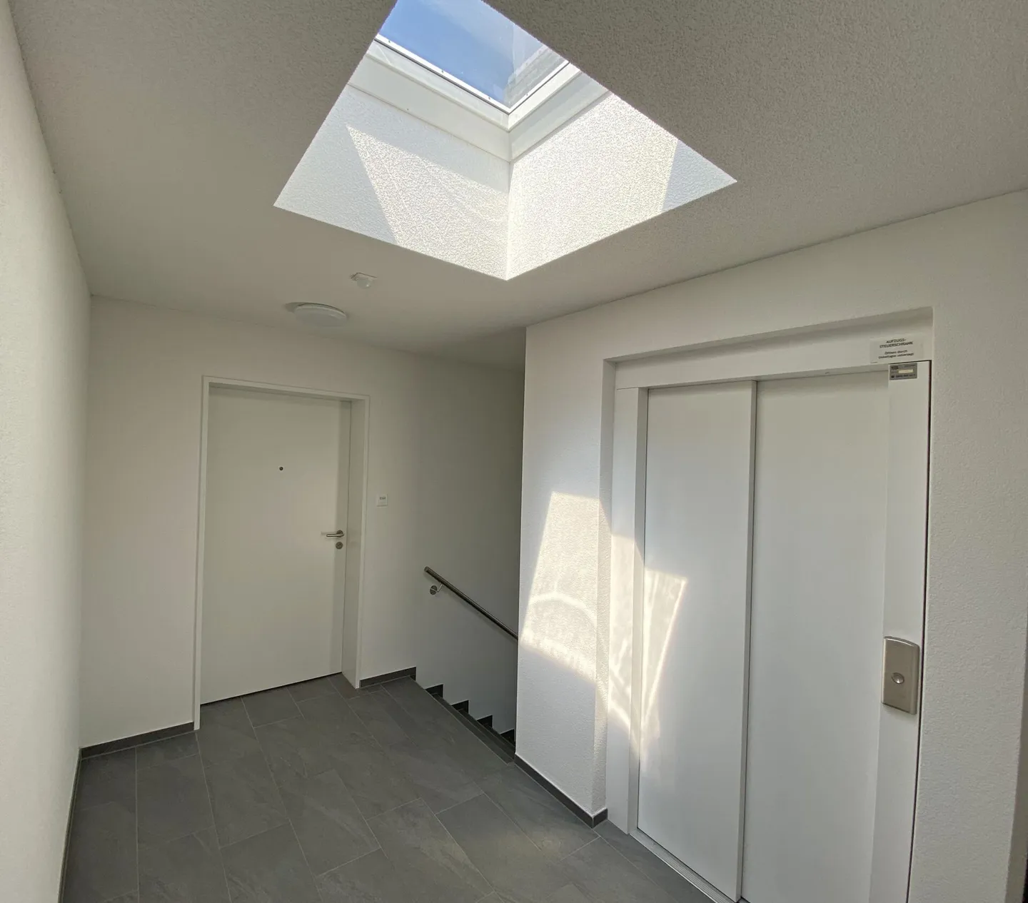 Appartement en Attique Moderne dans un Emplacement Prisé - Photo 13 sur 15