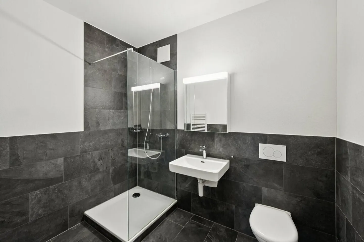 Large and modern apartment in a popular location - Photo 2 of 8