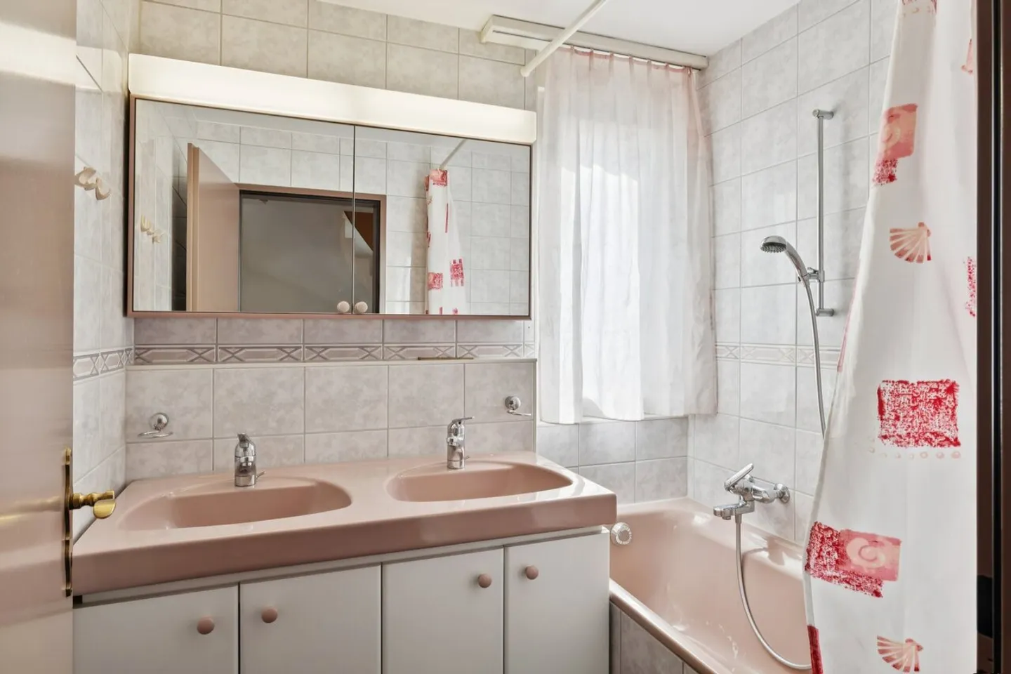 Where Family Happiness Begins - Property with Large Garden - Photo 7 of 7