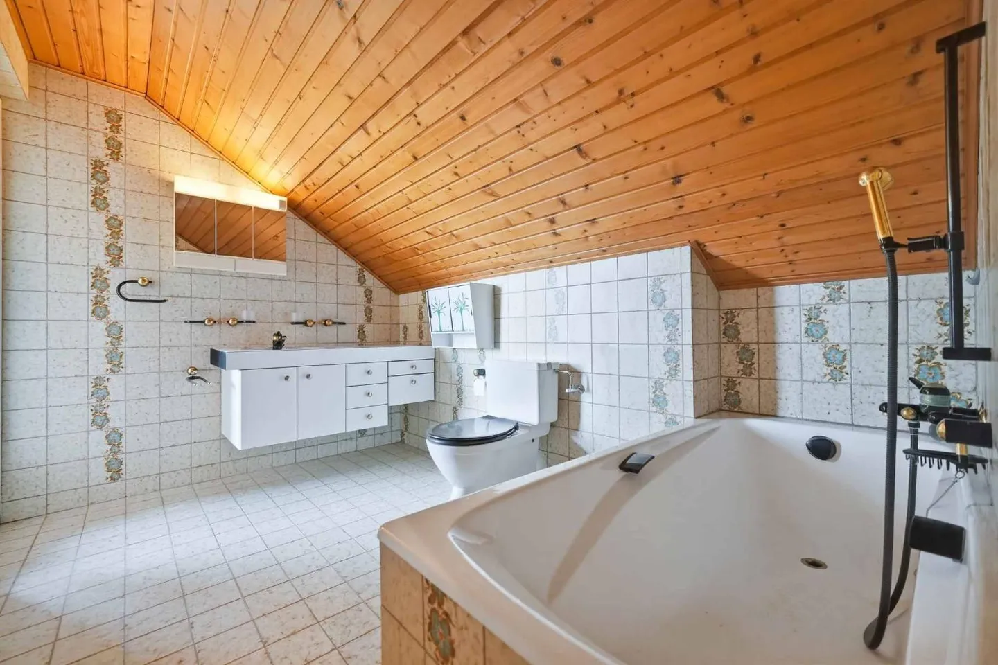 Detached villa with 6 rooms - Large plot & tranquility - Photo 11 of 13