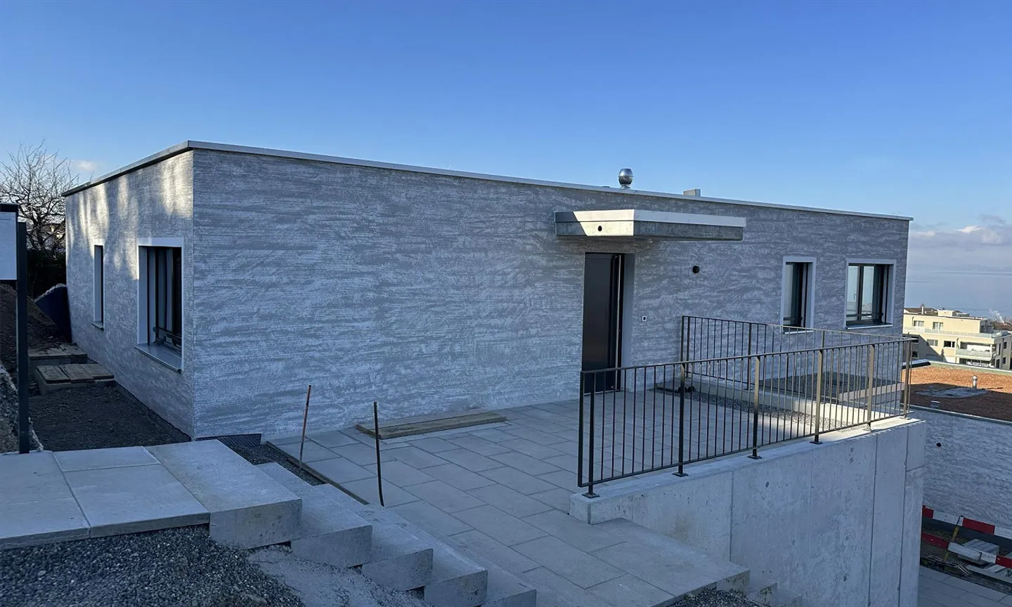 Apartment with magnificent lake view - Photo 2 of 9