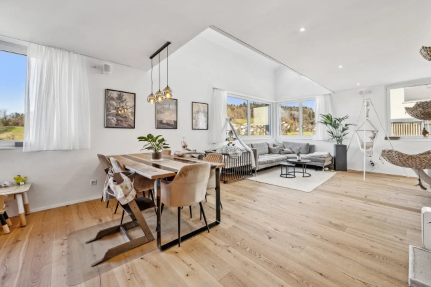 L'architettura incontra la qualità della vita – Una casa moderna con vista e carattere - Foto 2 di 13