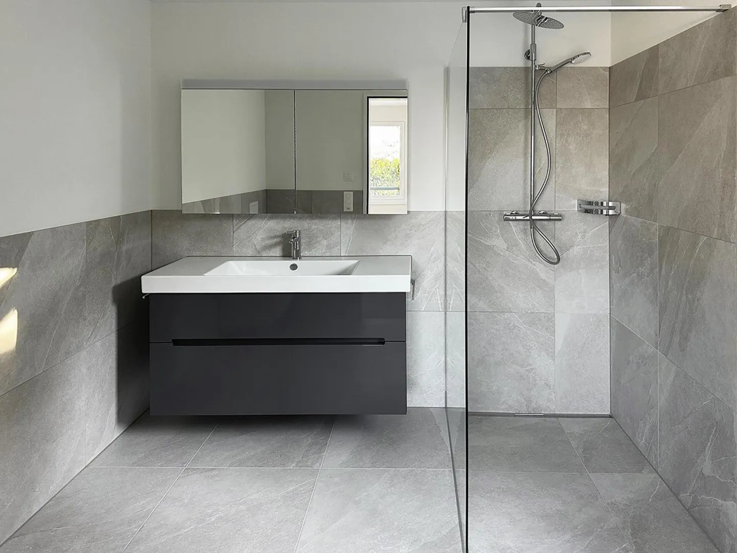 Apartment with magnificent lake view - Photo 7 of 9