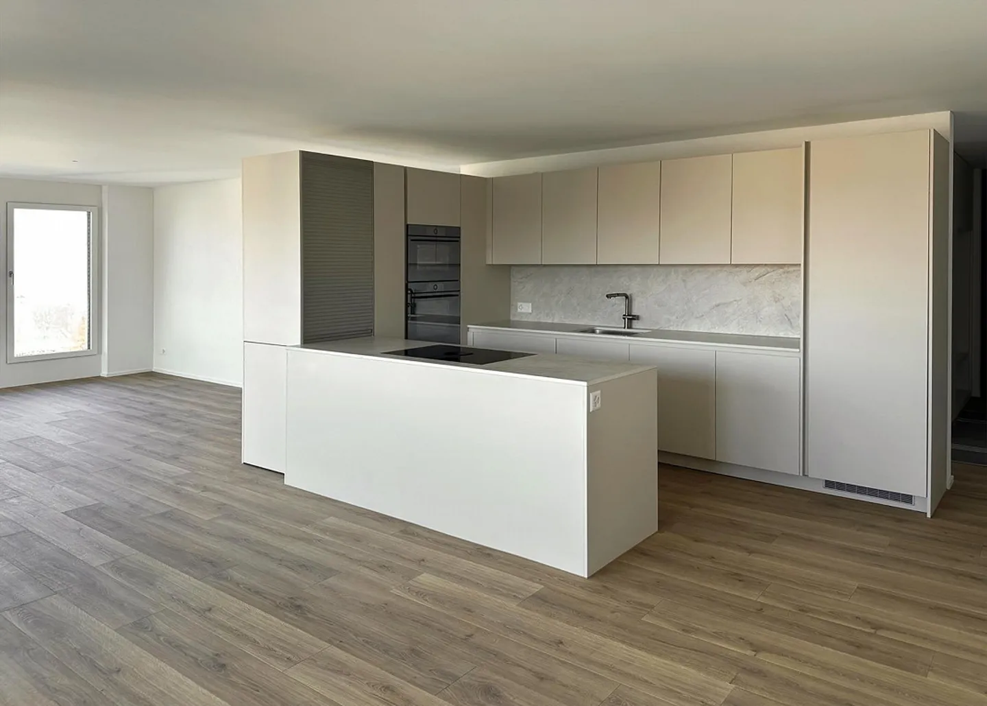 Apartment with magnificent lake view - Photo 5 of 9