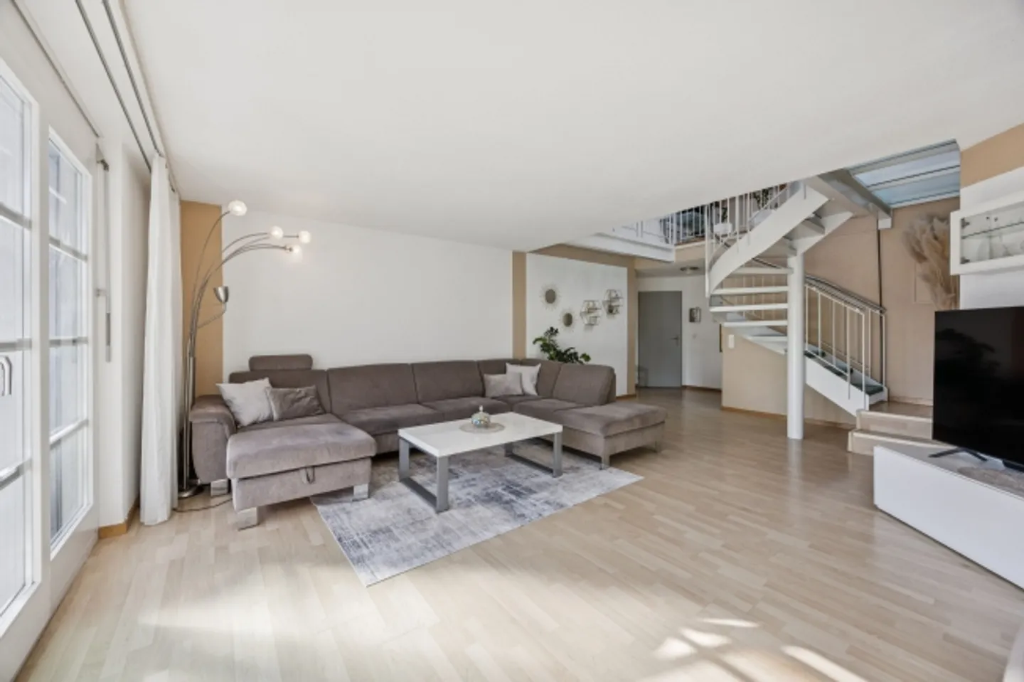 Appartement en duplex attrayant de 5,5 pièces - Photo 1 sur 13