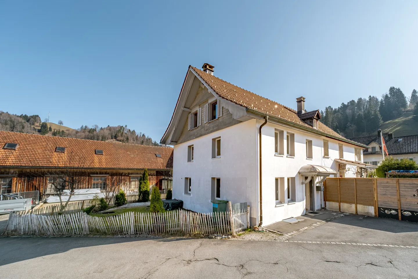 Maison familiale avec des possibilités polyvalentes - Photo 1 sur 6