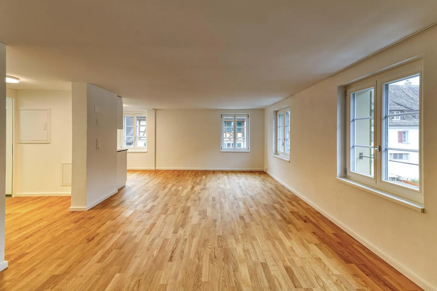 Rénovation complète : beau appartement de 2,5 pièces au cœur de Neunkirch - Photo 2 sur 10
