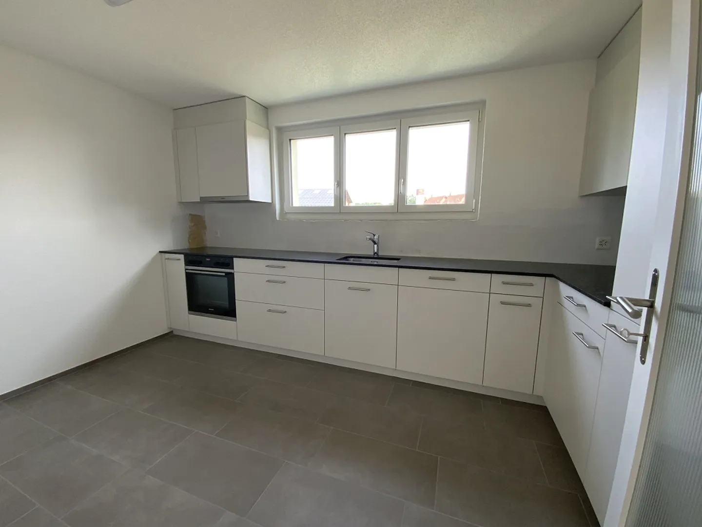 Appartamento 4.5 completamente ristrutturato in una posizione tranquilla - Foto 2 di 9