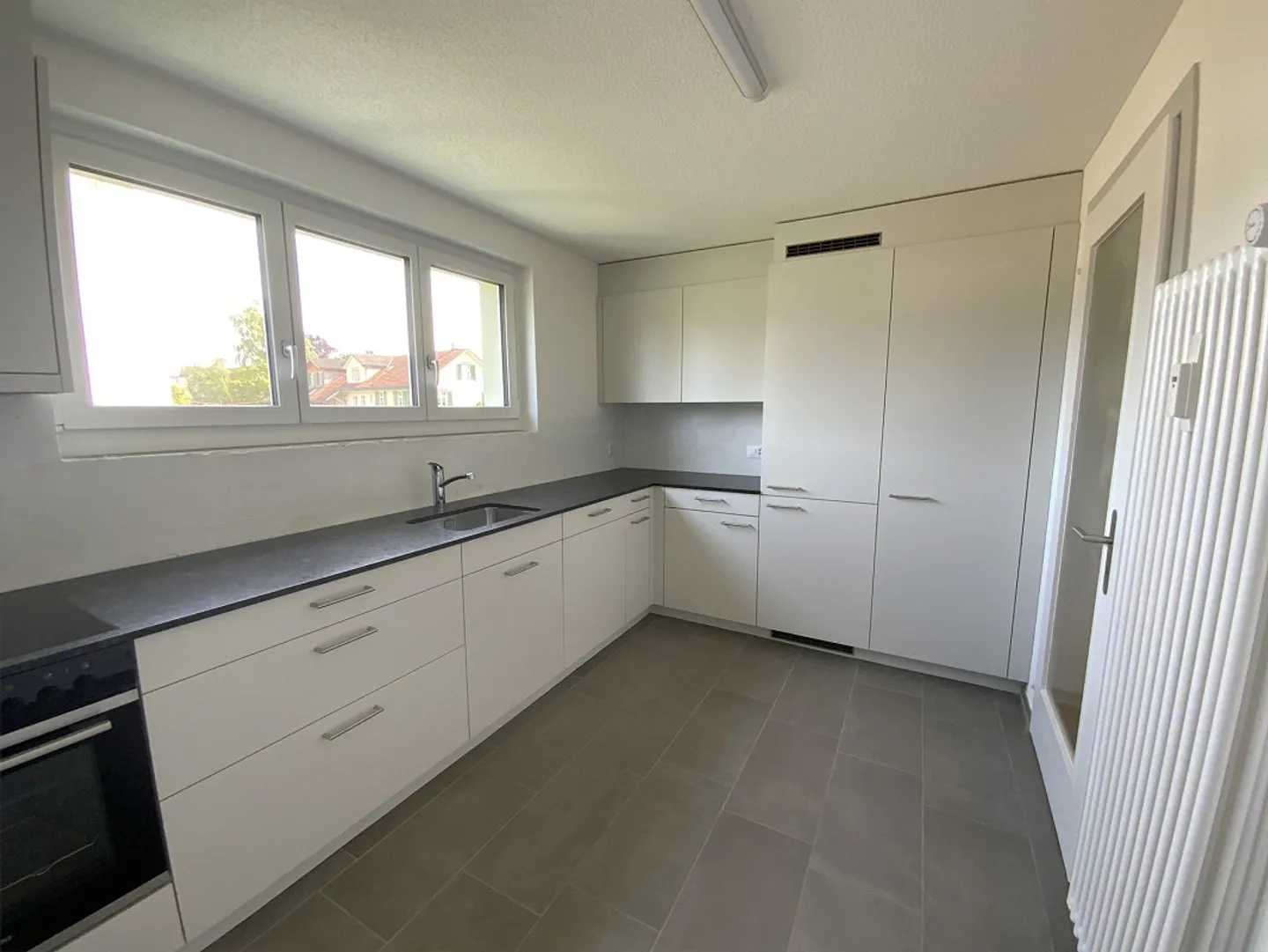 Appartamento 4.5 completamente ristrutturato in una posizione tranquilla - Foto 3 di 9