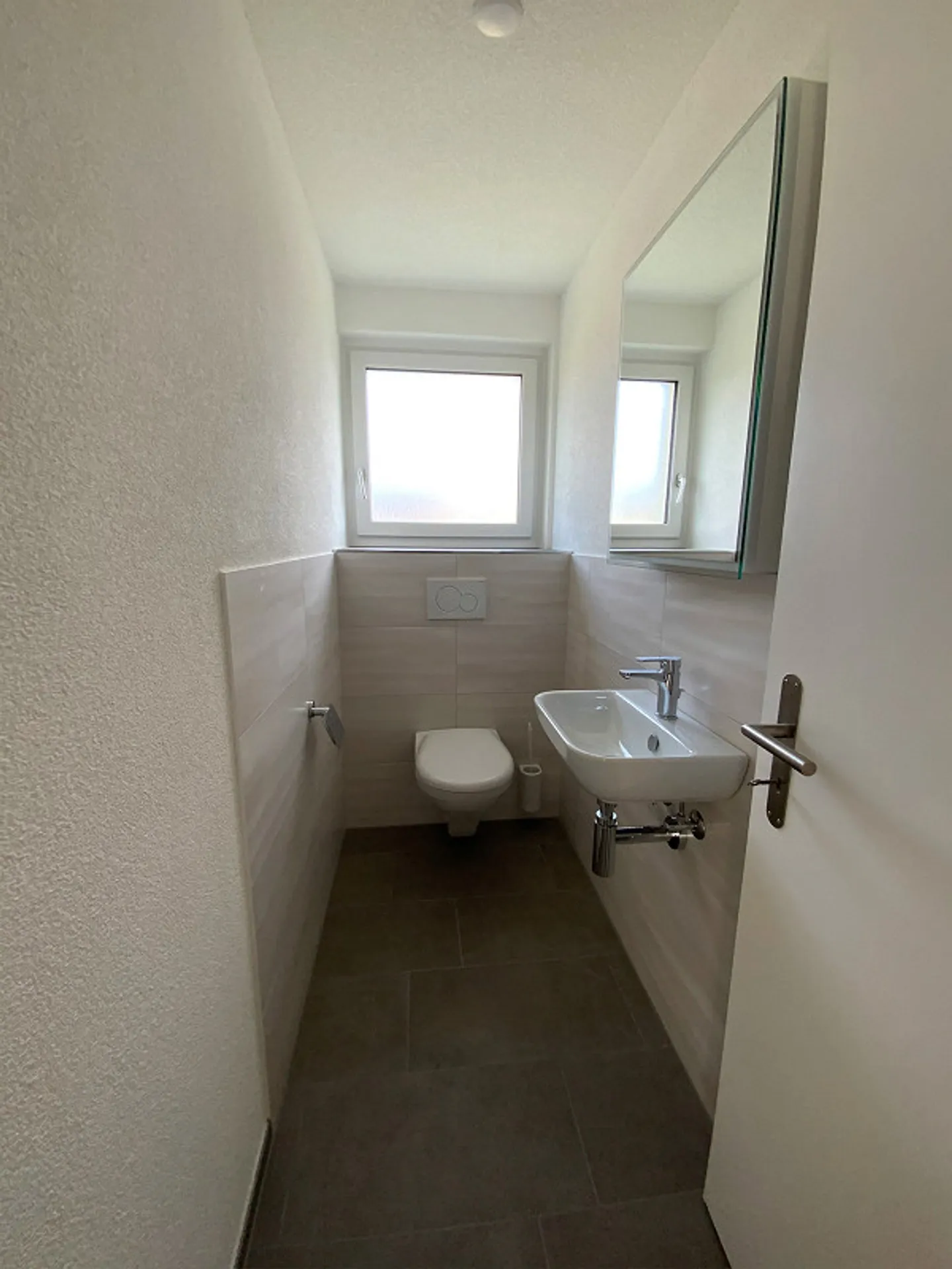 Appartamento 4.5 completamente ristrutturato in una posizione tranquilla - Foto 6 di 9
