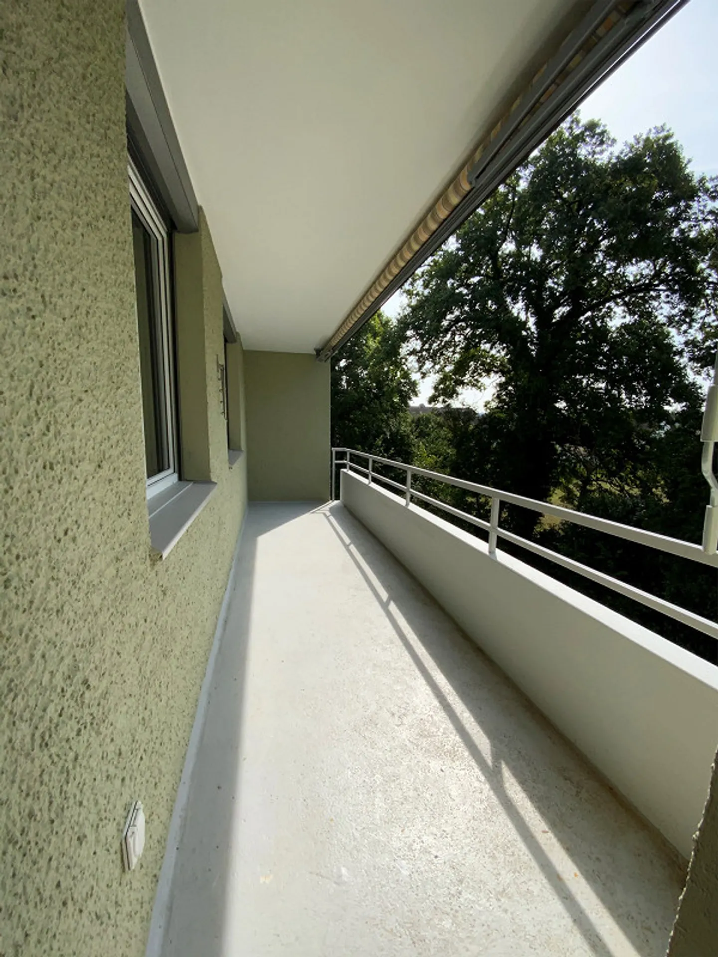 Appartamento 4.5 completamente ristrutturato in una posizione tranquilla - Foto 8 di 9
