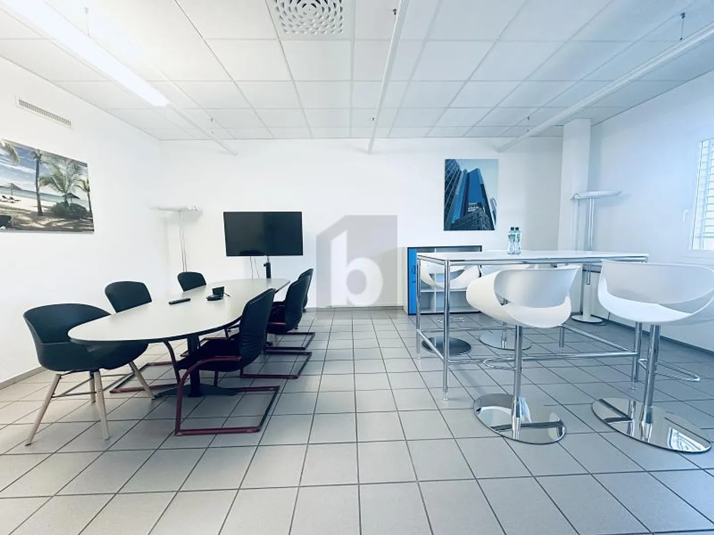 Office space for rent - Photo 1 of 6