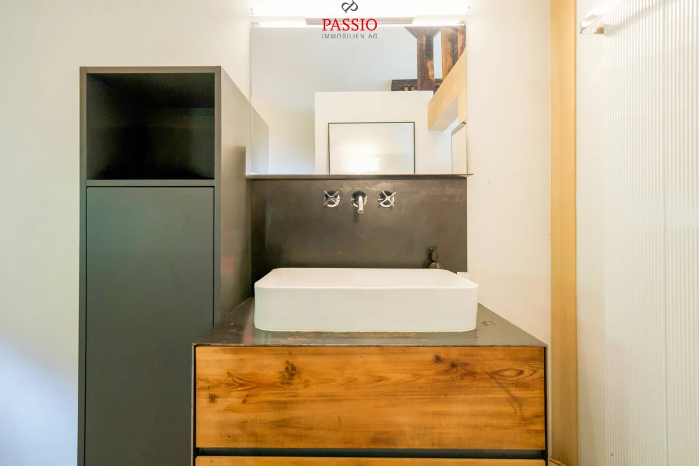 Casa storica di 3,5 stanze con studio di 1 stanza direttamente sul lago di Brienz - Foto 16 di 33