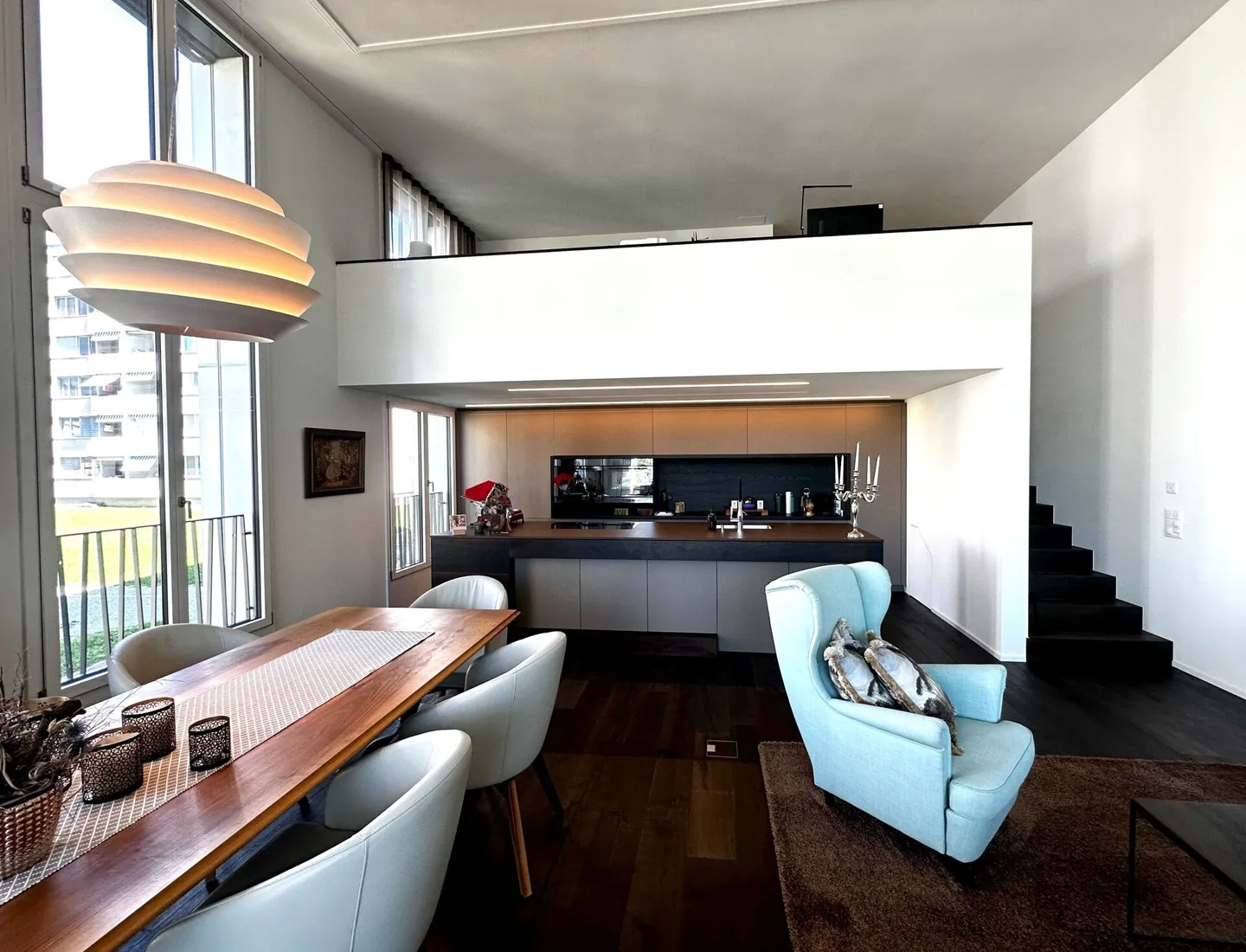 Exklusive Wohnung mit moderner Innenarchitektur im Zentrum von Jona - Foto 1 di 6