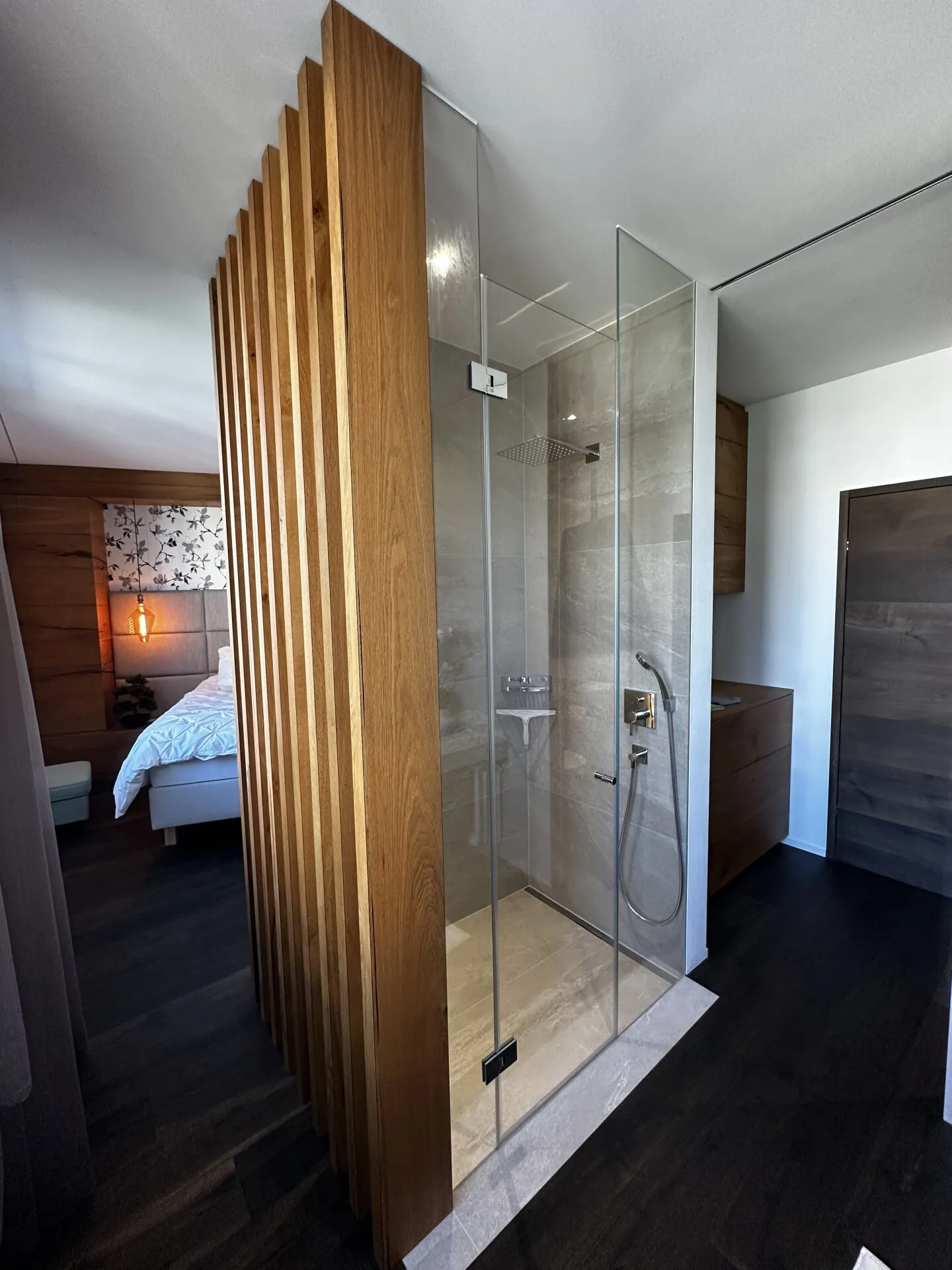 Exklusive Wohnung mit moderner Innenarchitektur im Zentrum von Jona - Foto 5 di 6