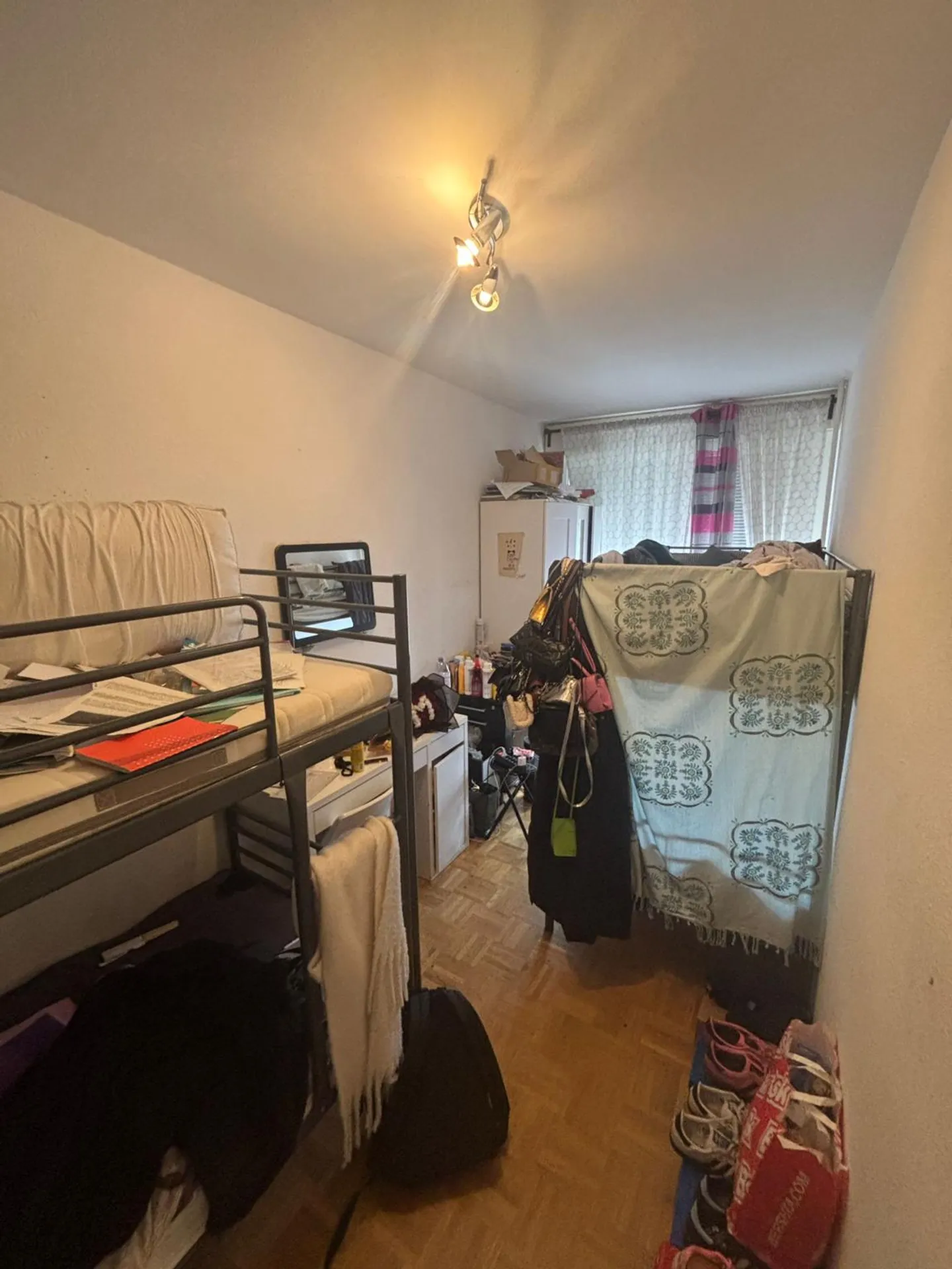 Appartement spacieux de 5 pièces - Photo 4 sur 6