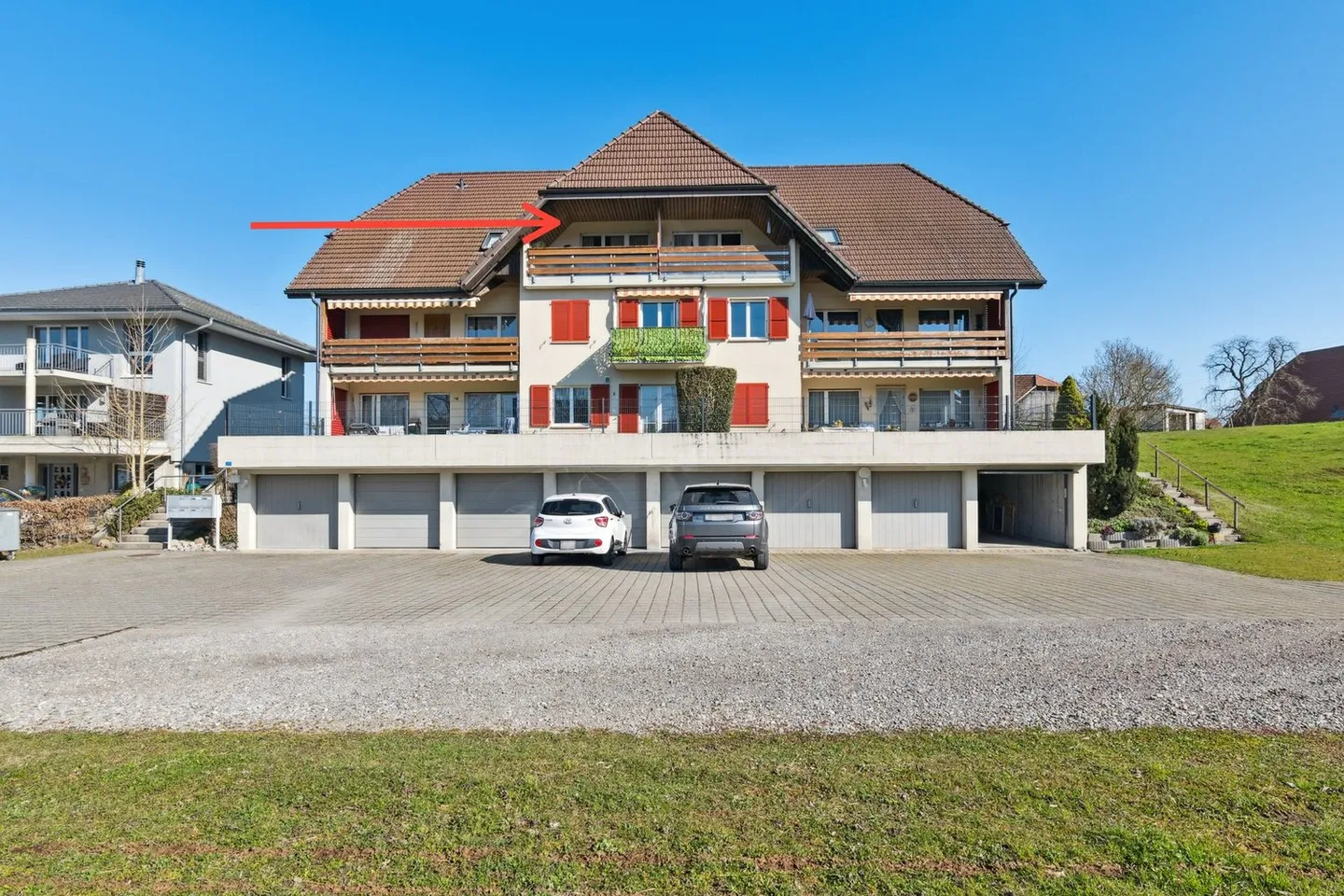 Charming attic apartment with a view of the greenery - Photo 2 of 11