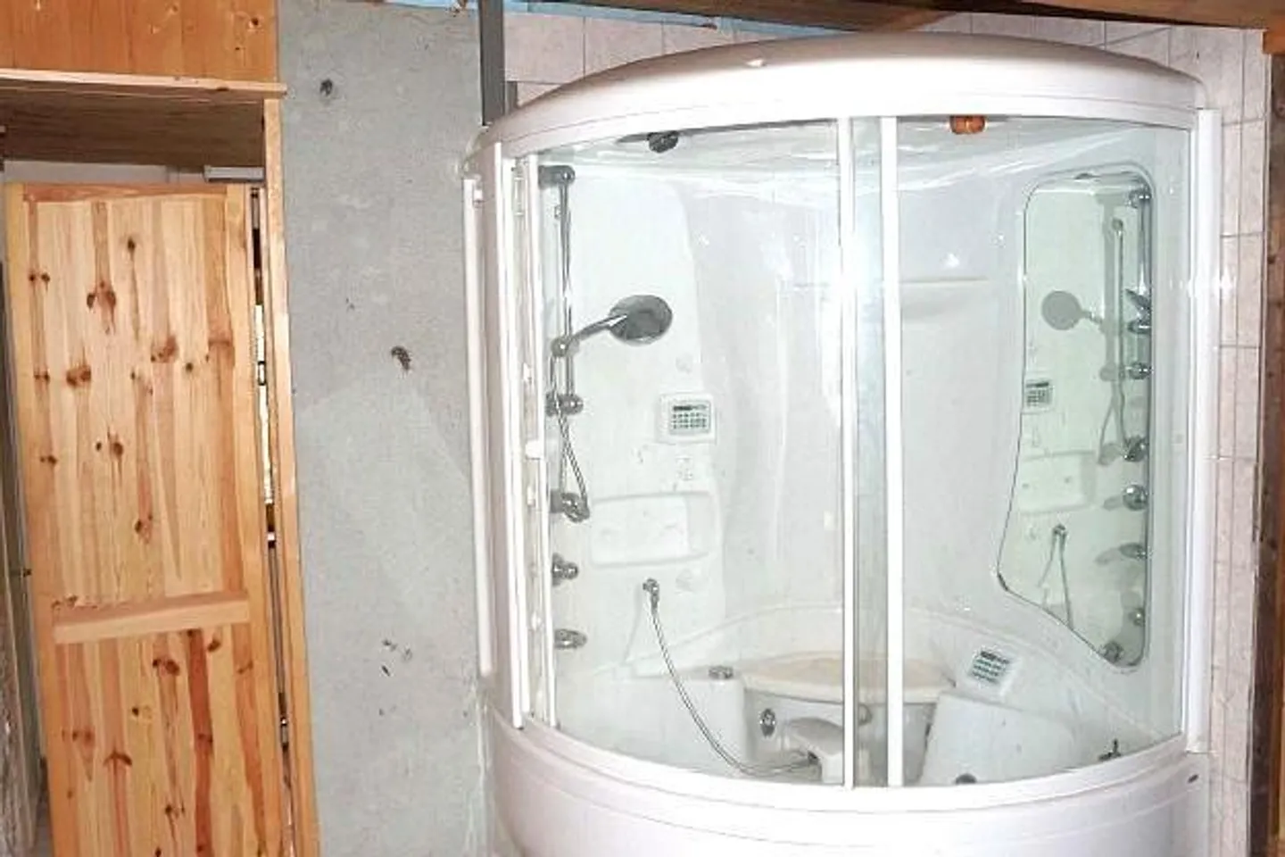 Three House Parts with Large Garden - Photo 12 of 49