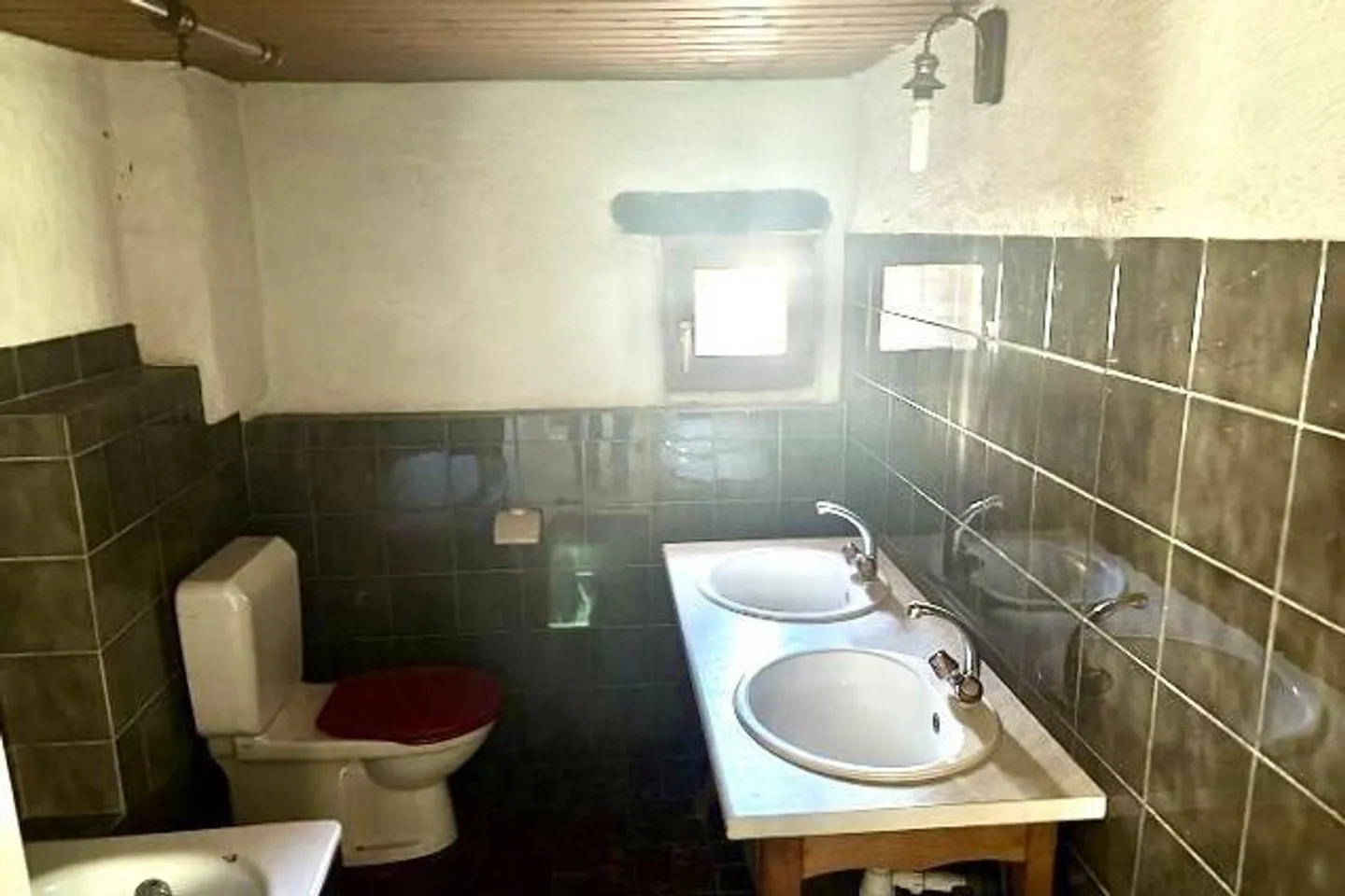 Three House Parts with Large Garden - Photo 16 of 49