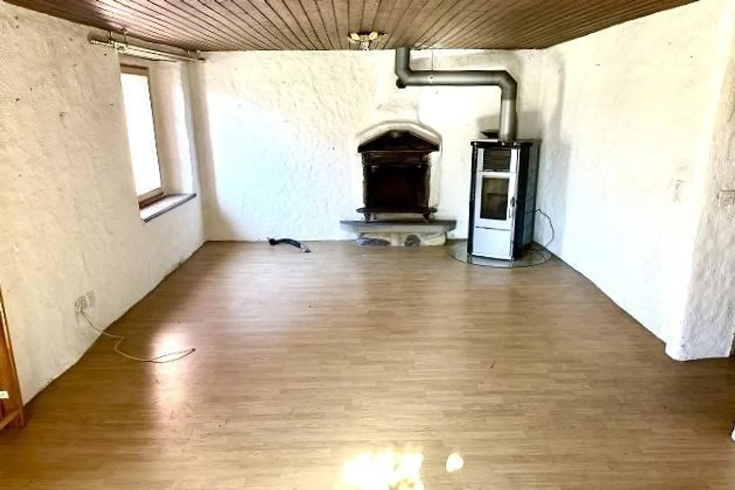 Three House Parts with Large Garden - Photo 17 of 49