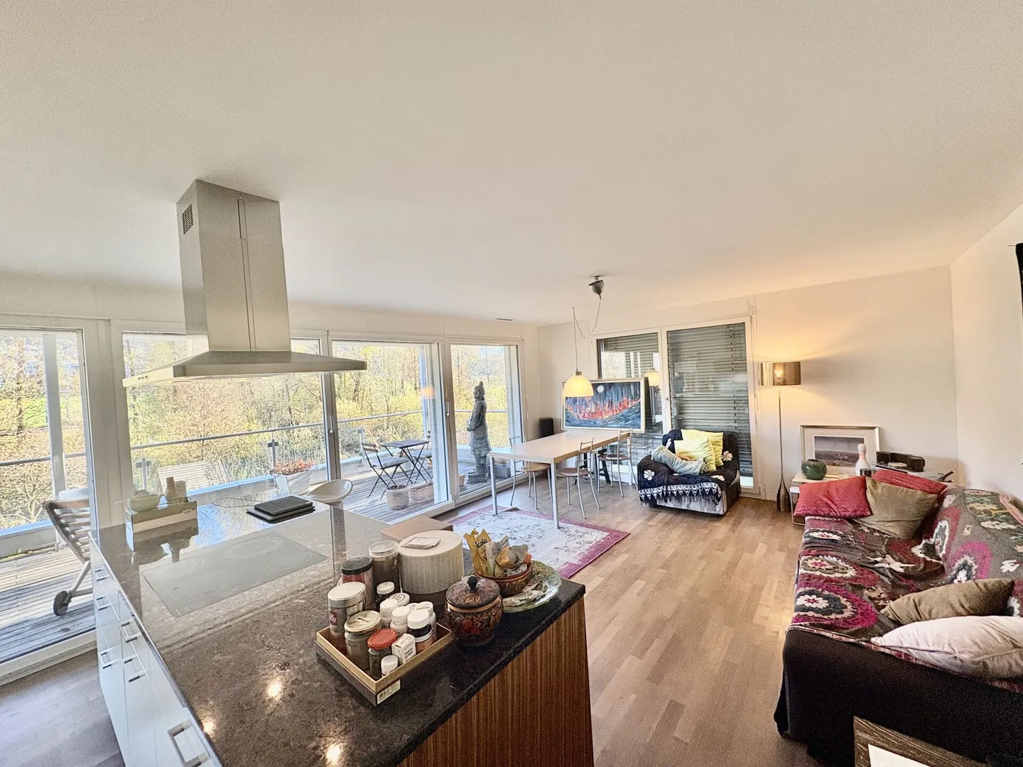 Living with a View - Charming and Quiet 2.5 Room Apartment - Photo 5 of 8