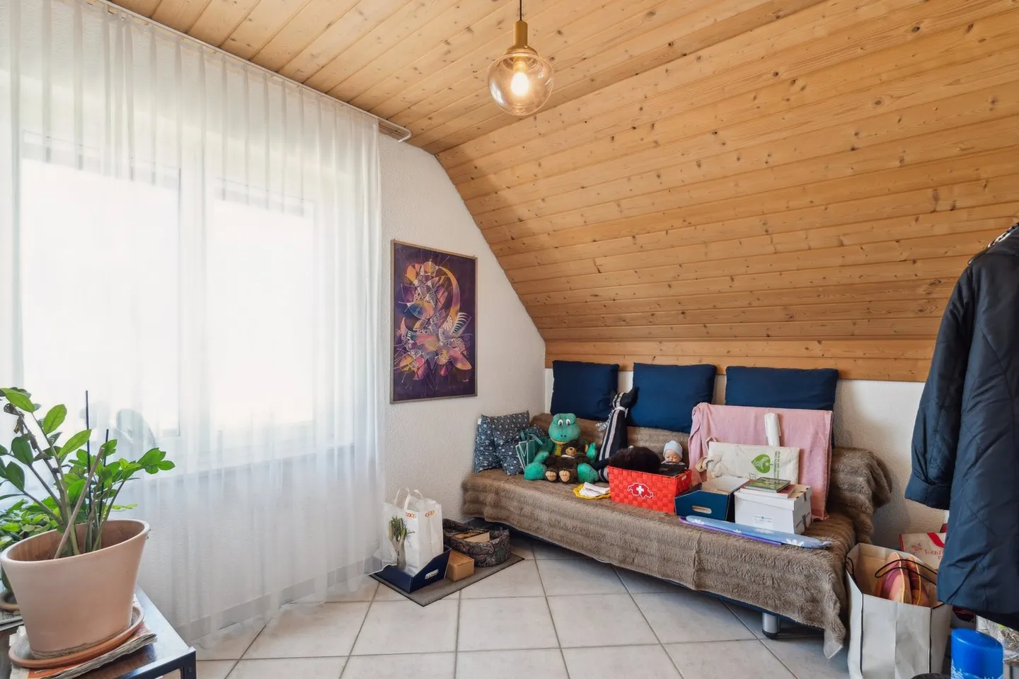 Charming attic apartment with a view of the greenery - Photo 7 of 11