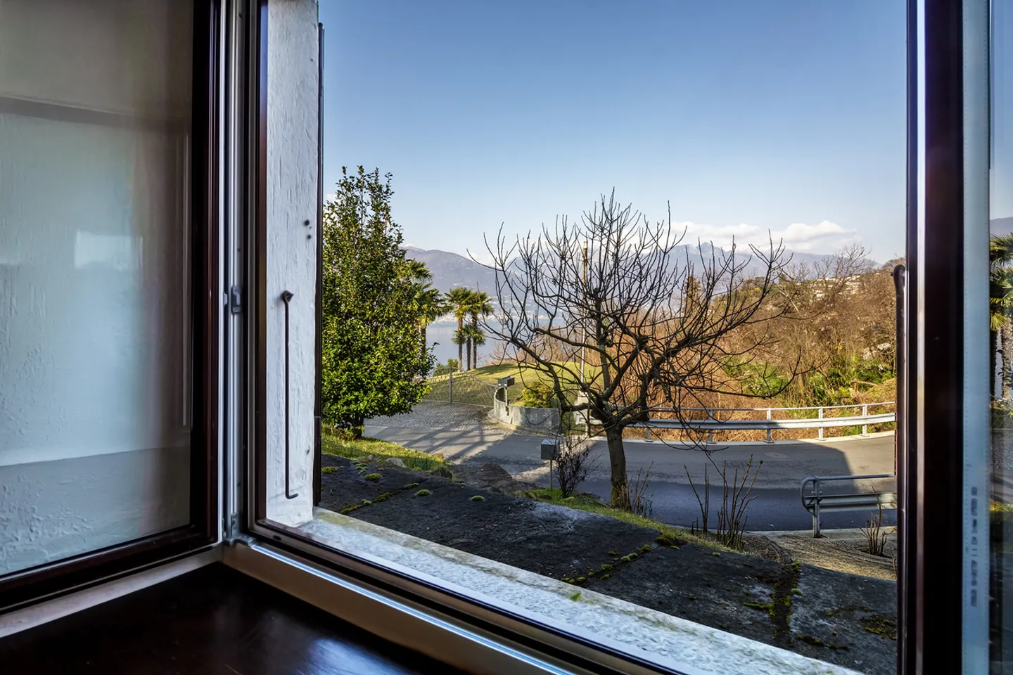 Charming Vacation Home with Lake View - Photo 4 of 12